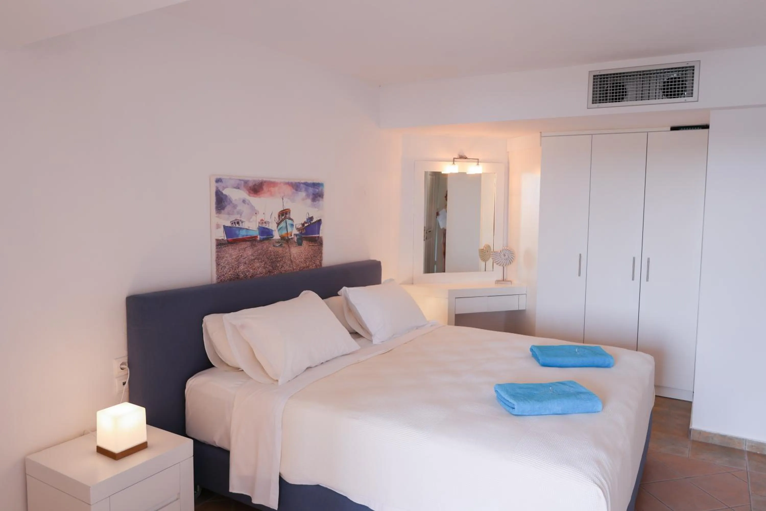 Bed in Cape Kanapitsa Hotel & Suites