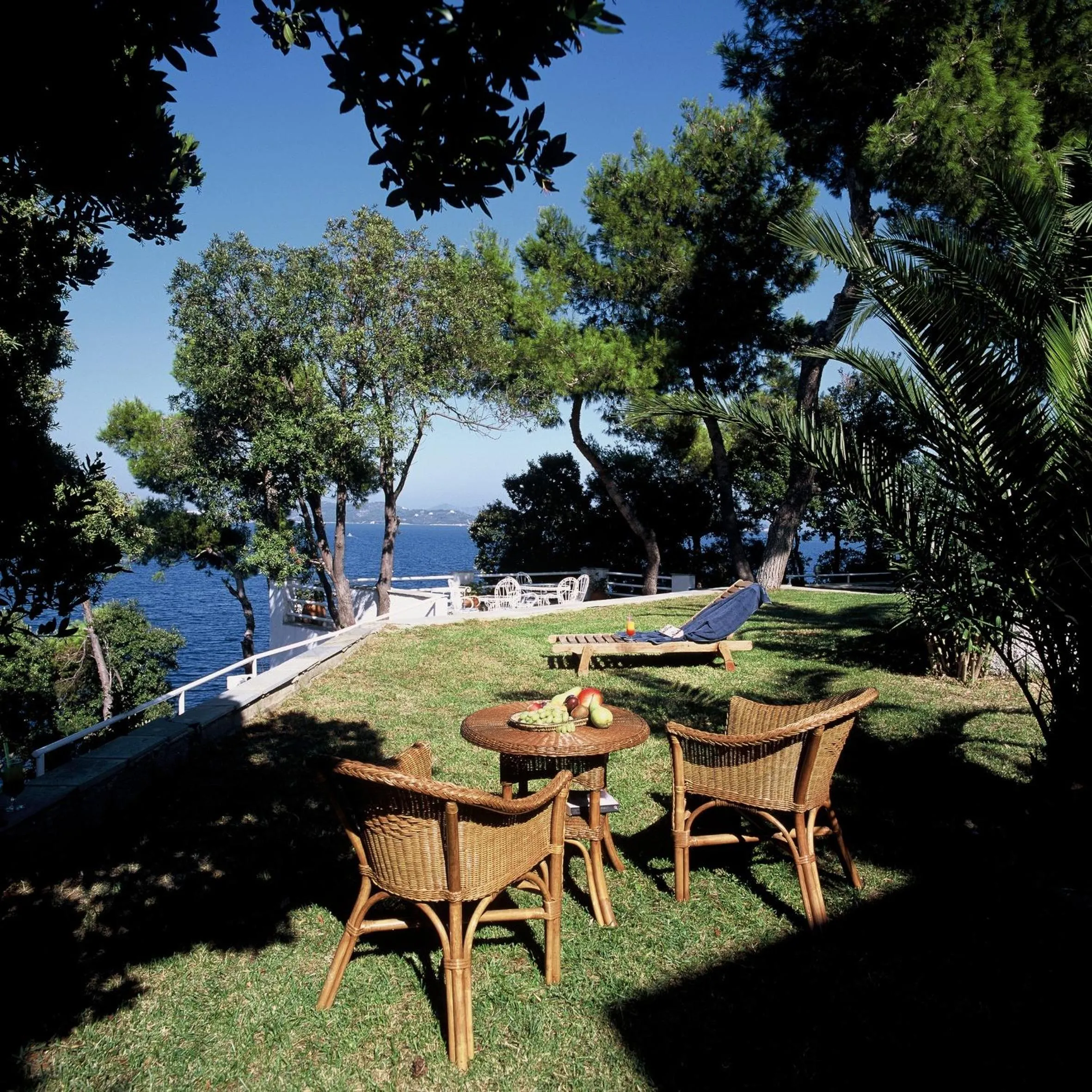 Garden in Cape Kanapitsa Hotel & Suites