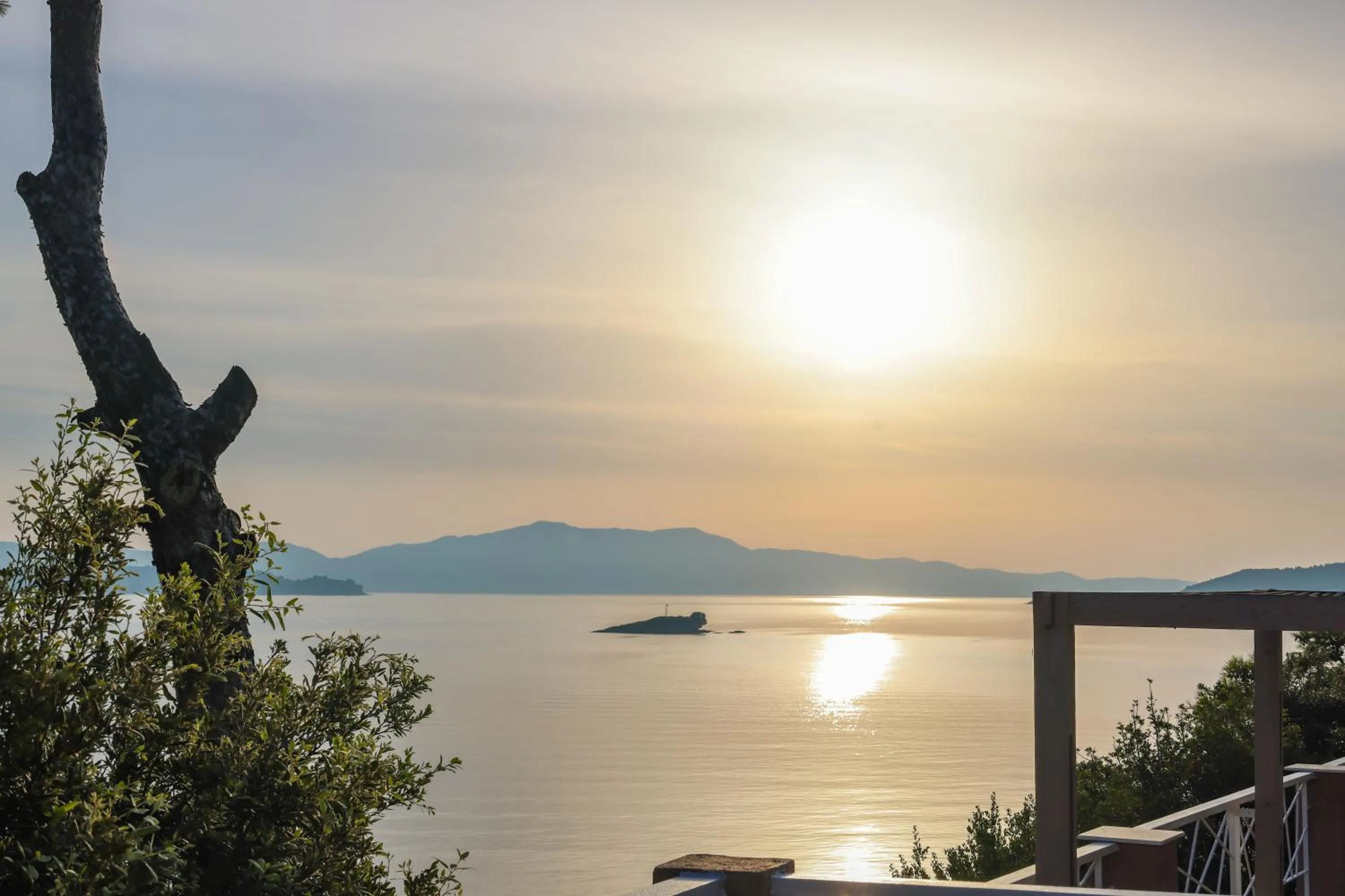 Restaurant/places to eat in Cape Kanapitsa Hotel & Suites