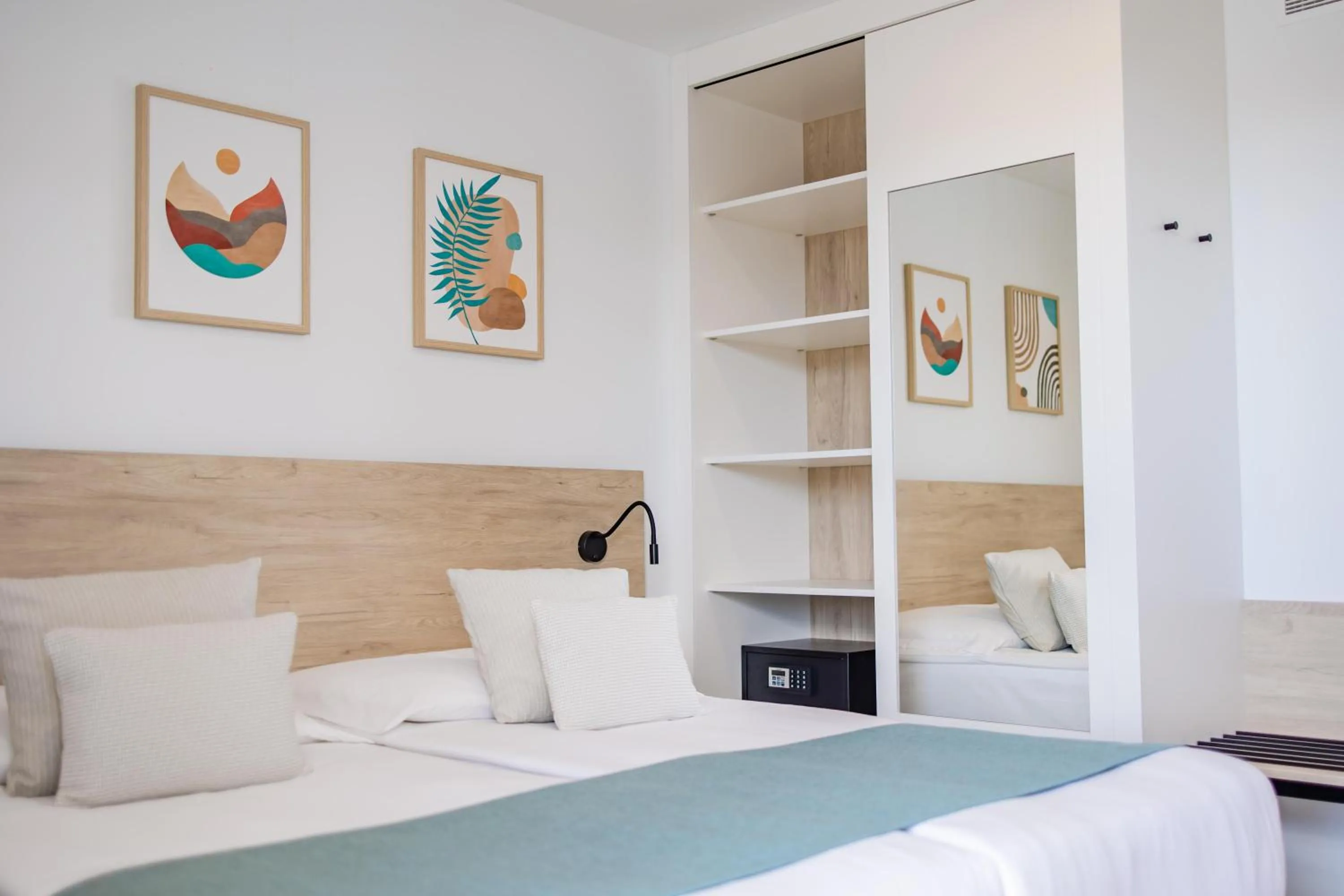 Photo of the whole room, Bed in Servatur Hartaguna - Adults Only