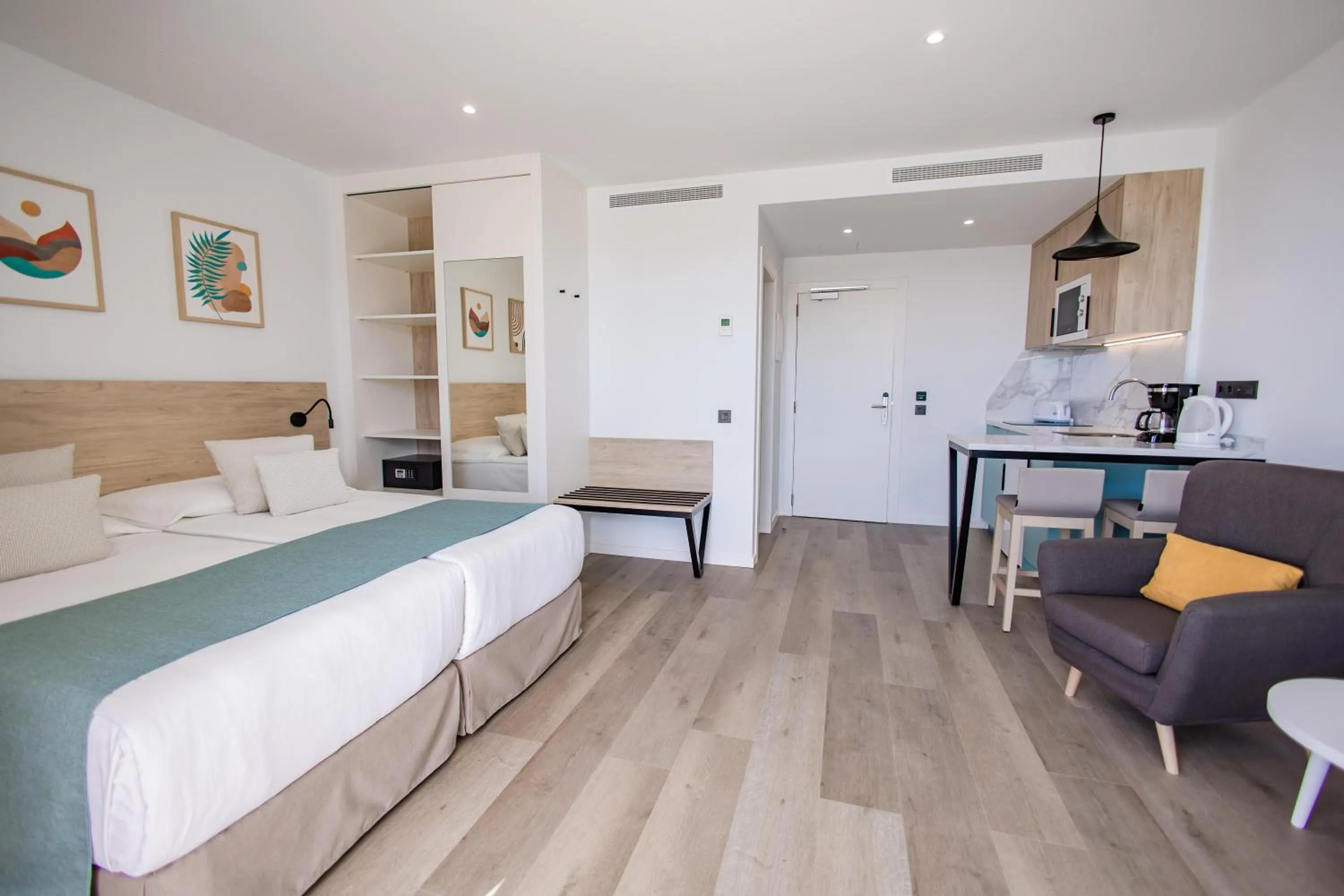 Photo of the whole room, Bed in Servatur Hartaguna - Adults Only