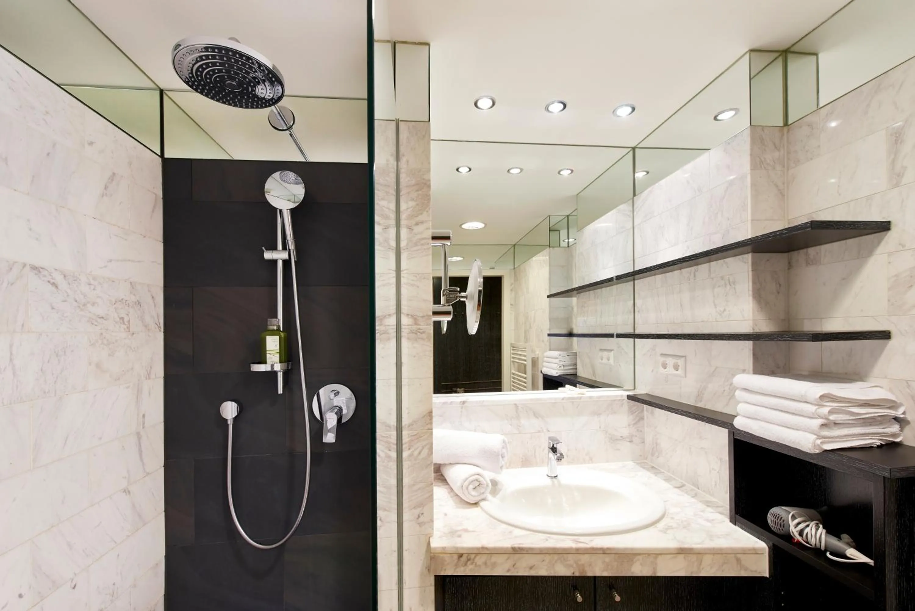 Bathroom in Singerstrasse 21-25 Aparthotel 350m next to St Stephen's Square