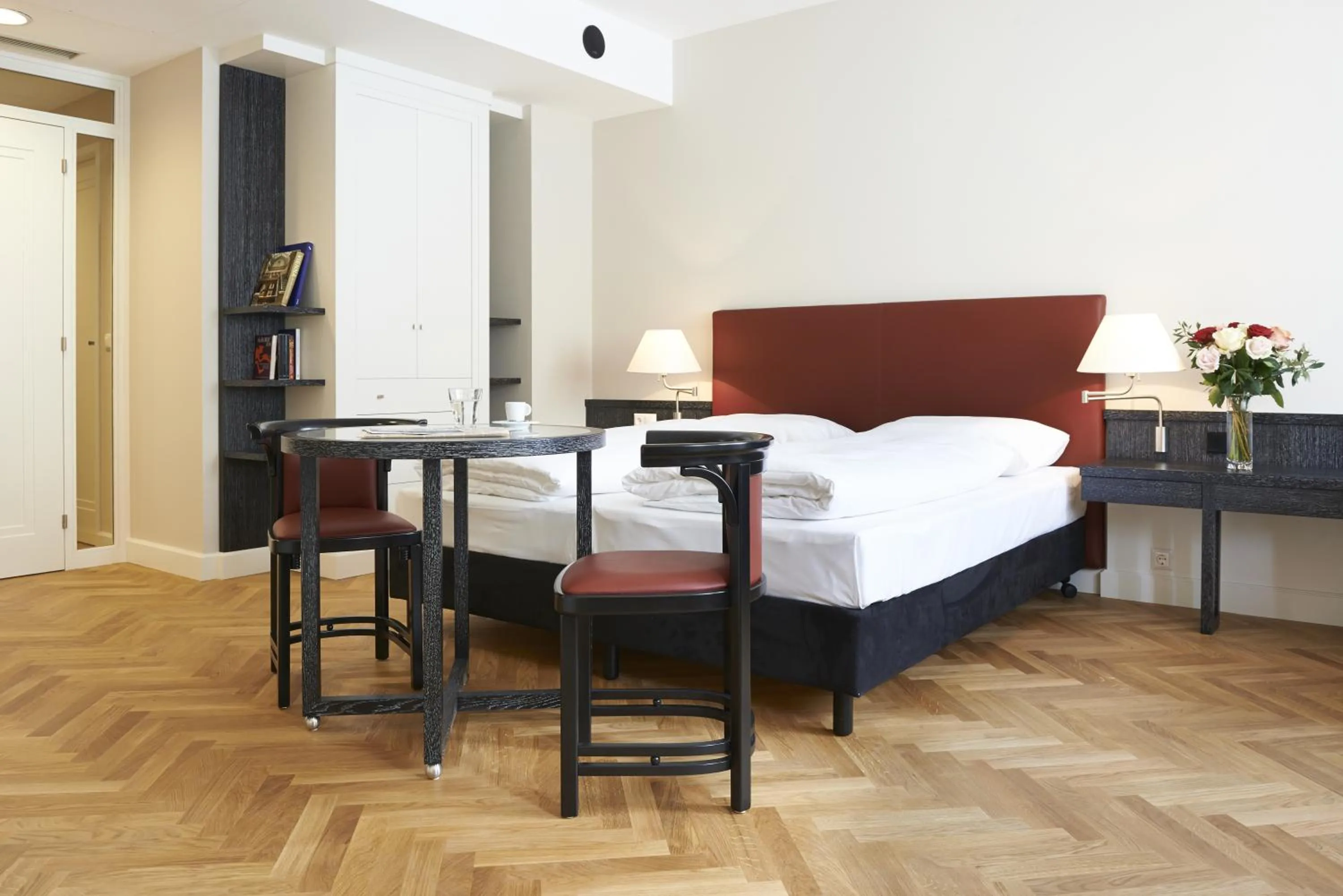 Bedroom, Bed in Singerstrasse 21-25 Aparthotel 350m next to St Stephen's Square