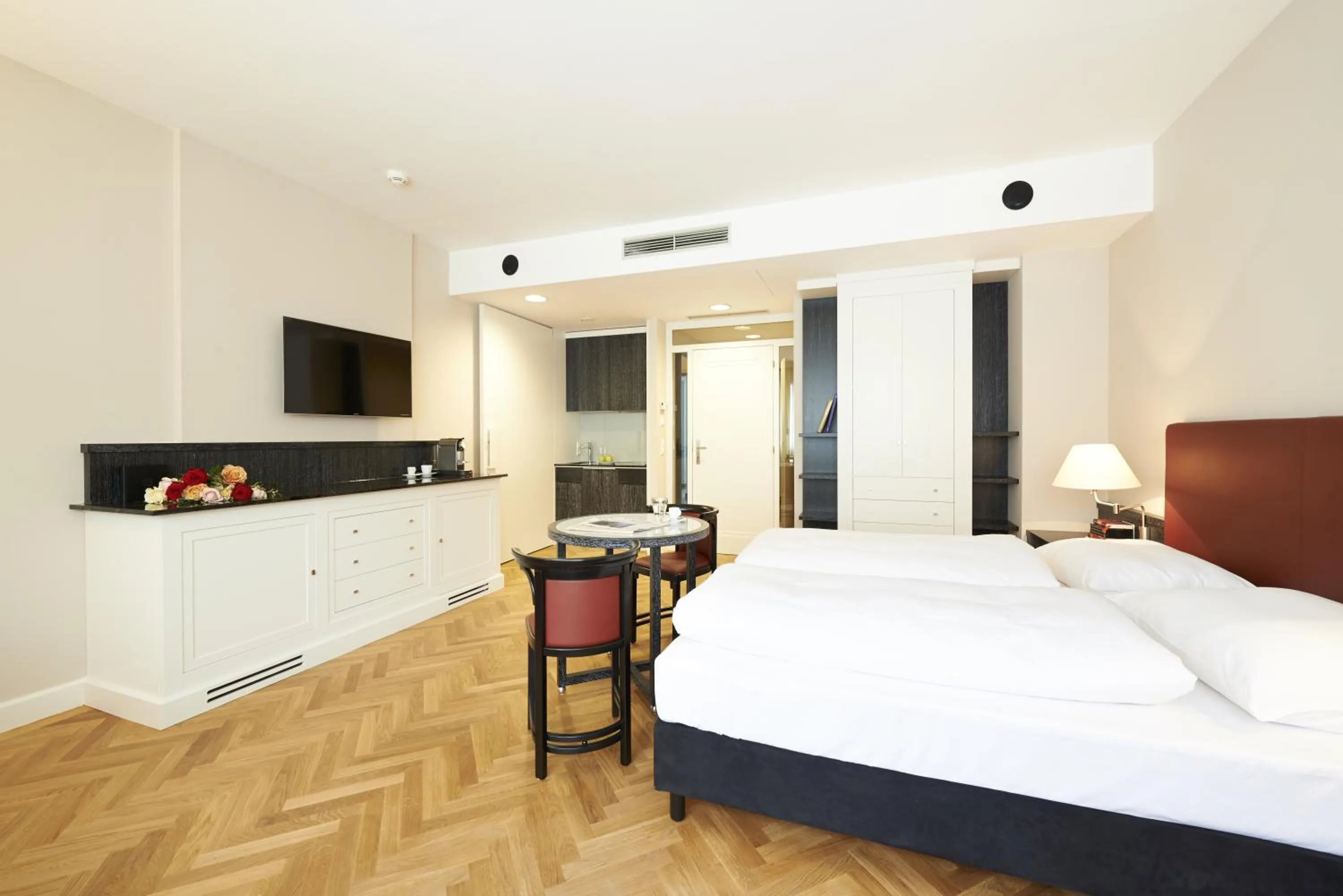 Bedroom, Bed in Singerstrasse 21-25 Aparthotel 350m next to St Stephen's Square