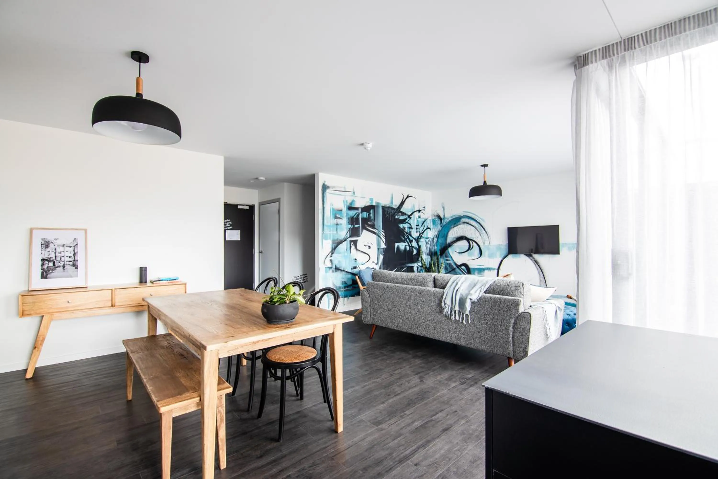 Photo of the whole room, Bed in Change Overnight