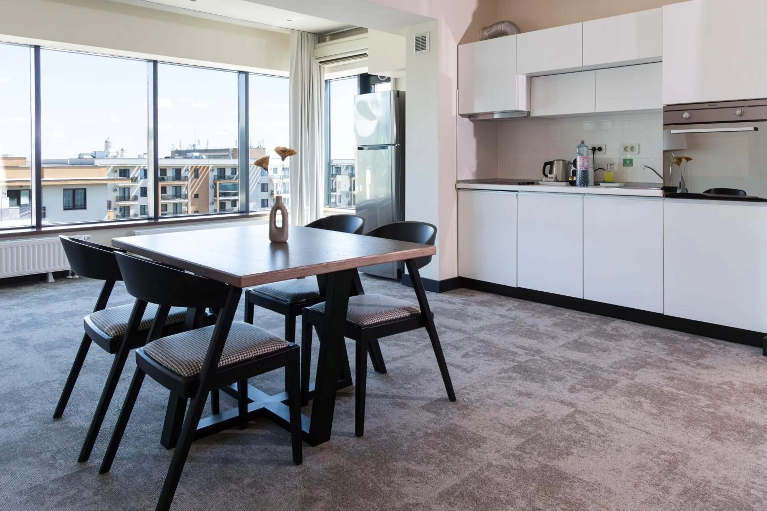 Kitchen or kitchenette in Orhideea Residence & Spa