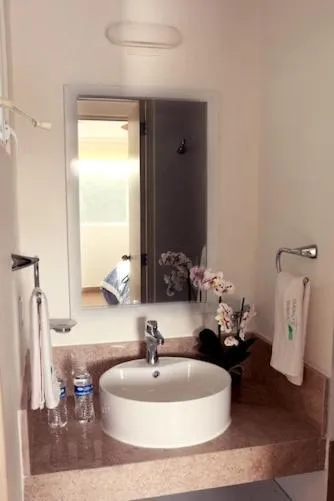 Bathroom in Suites Lorens