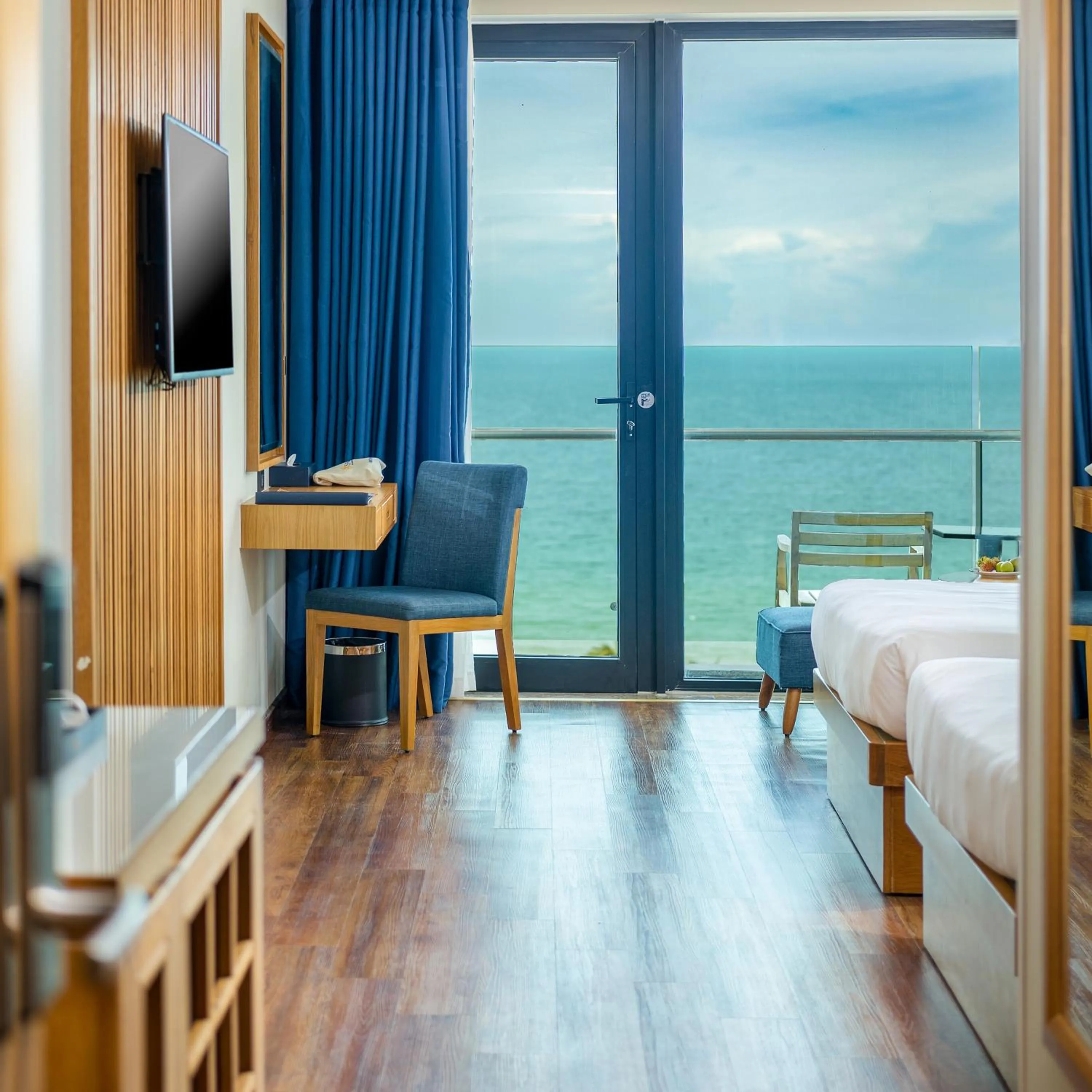 Sea view, Bed in Sala Danang Beach Hotel