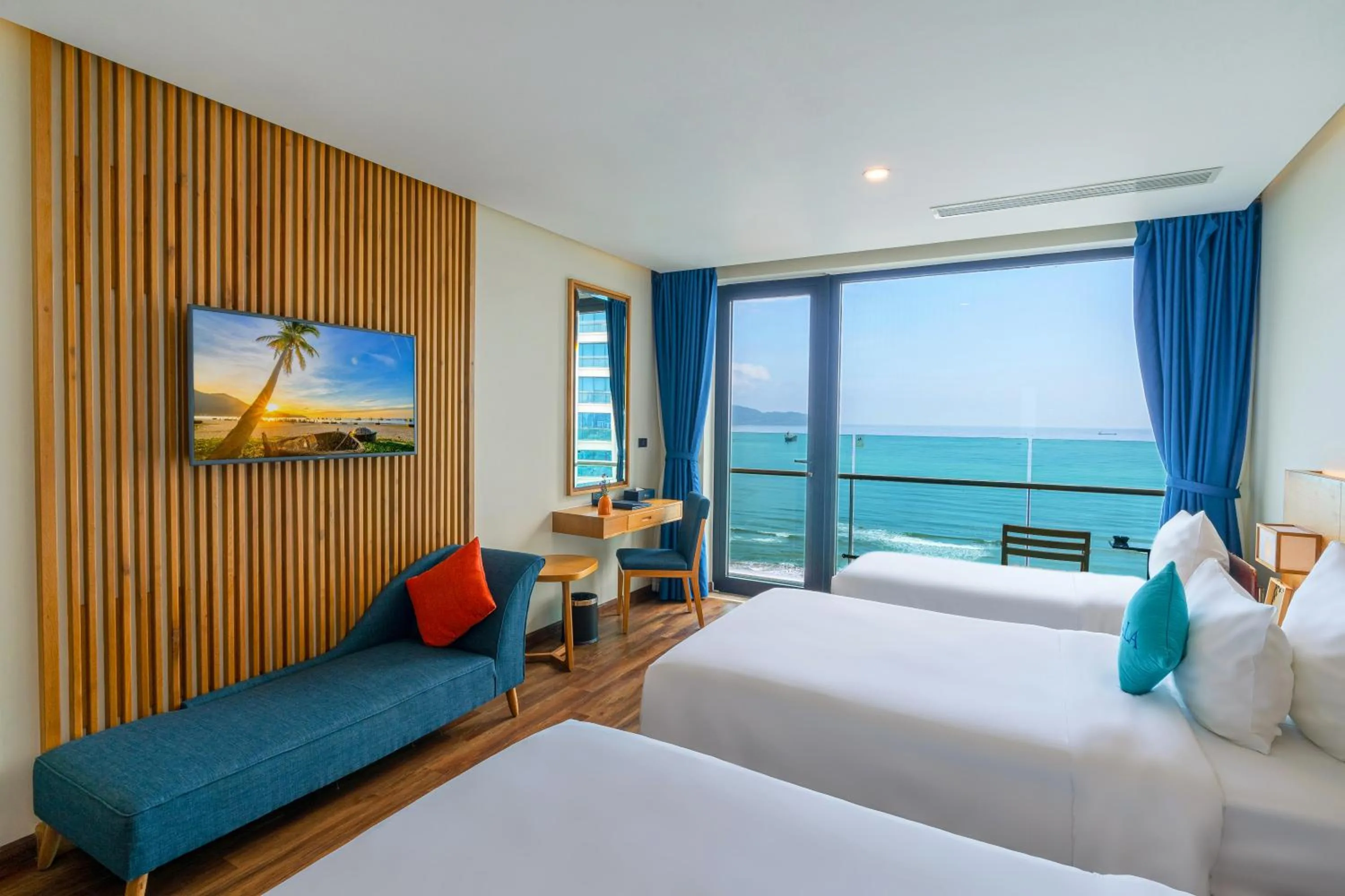 Balcony/Terrace, Bed in Sala Danang Beach Hotel