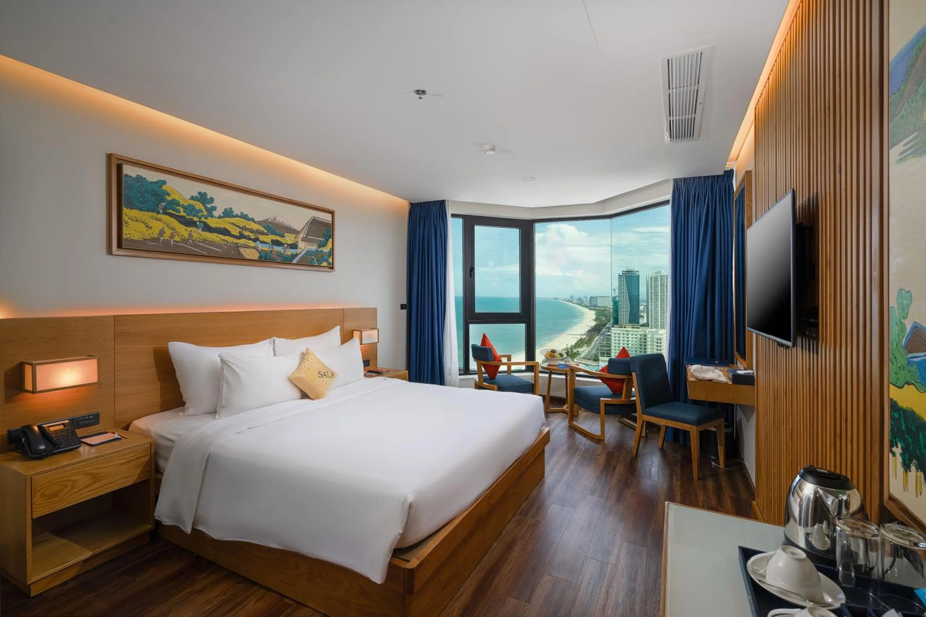 Bed in Sala Danang Beach Hotel