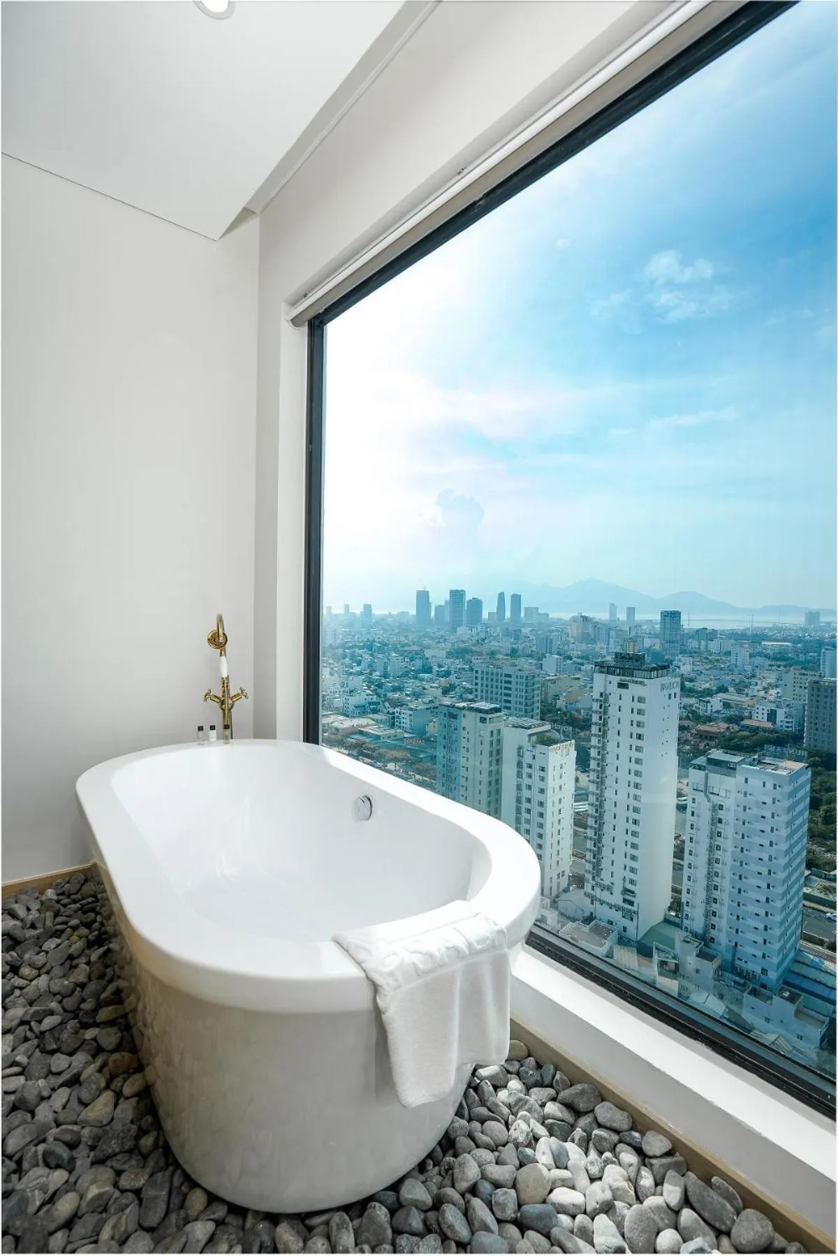 Bath in Sala Danang Beach Hotel
