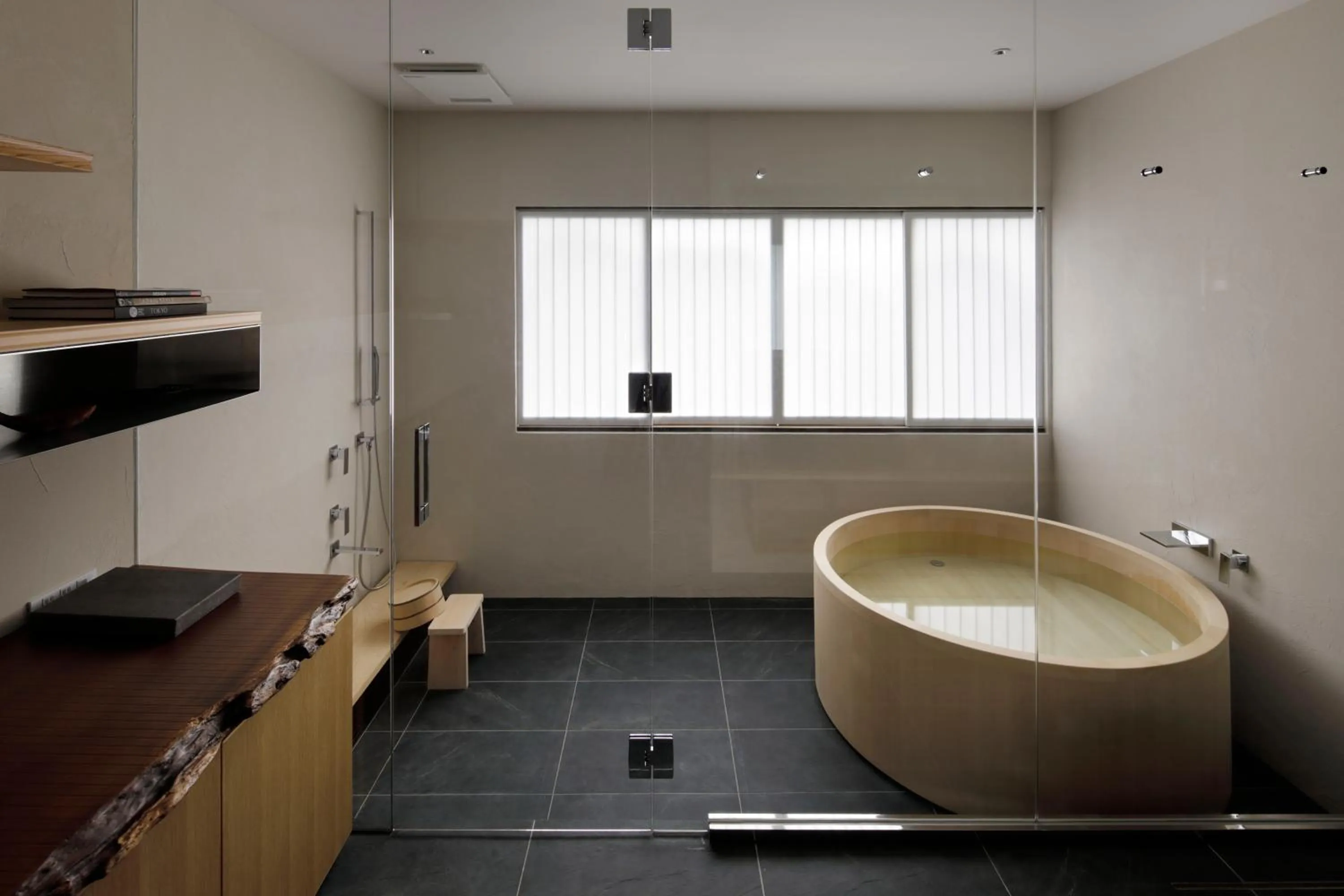 Hot Tub in modern ryokan kishi-ke