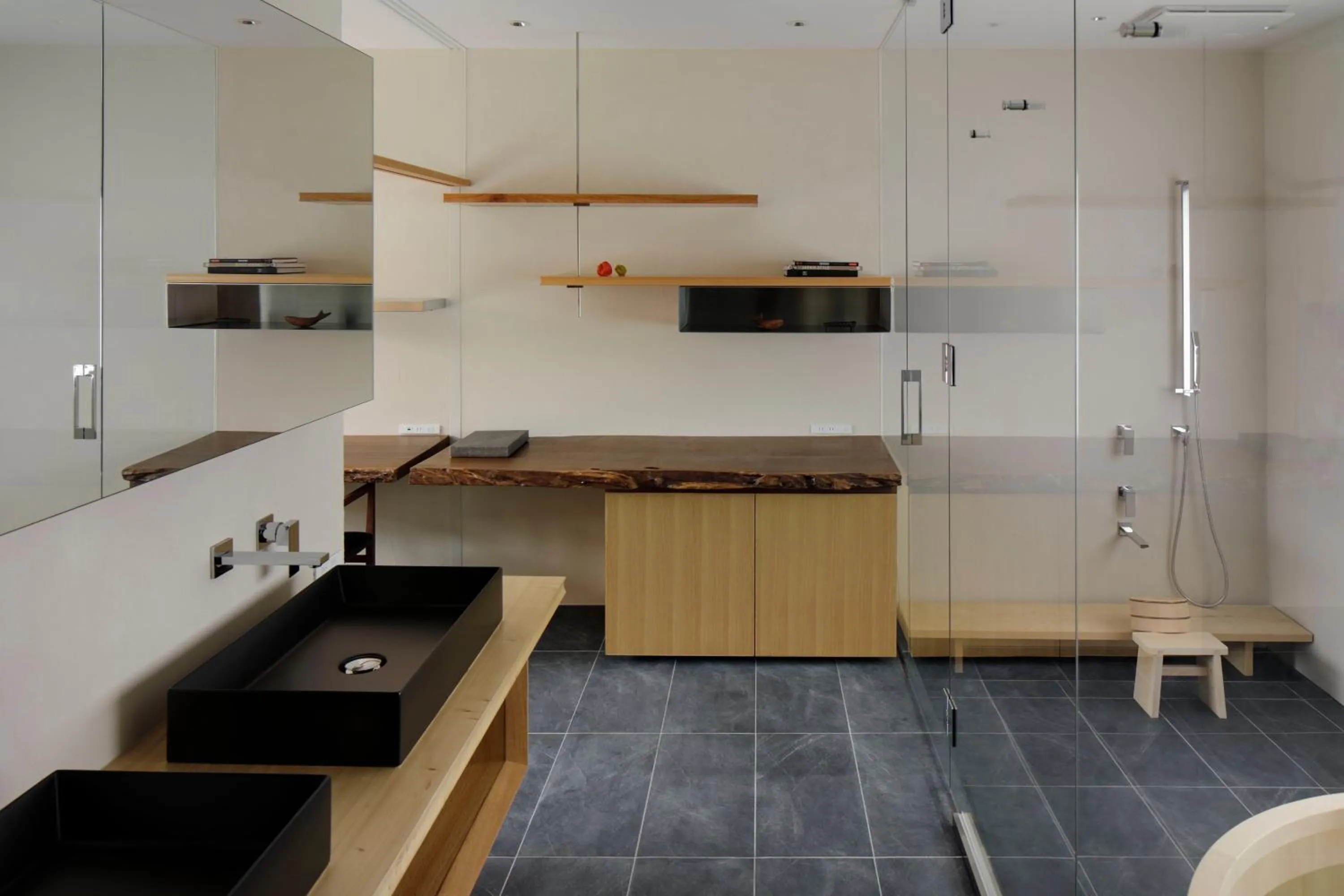 Bathroom in modern ryokan kishi-ke