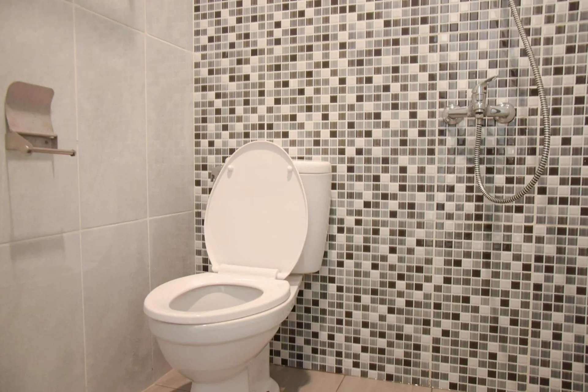 Bathroom in RedDoorz Plus near UNIMED Medan