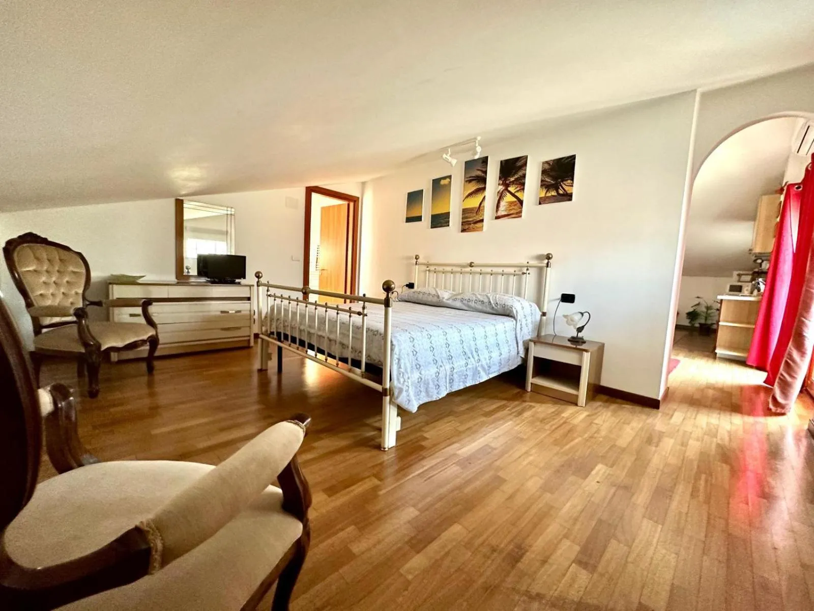 Photo of the whole room, Bed in B&B Mariposa