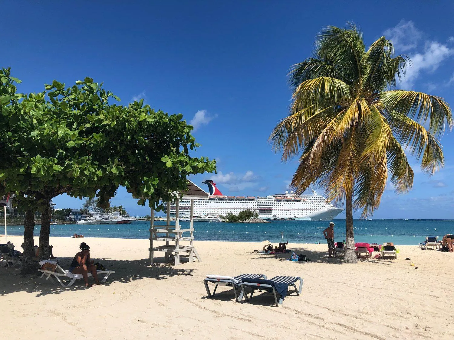 Cool's 1 bedroom Beach & Garden View