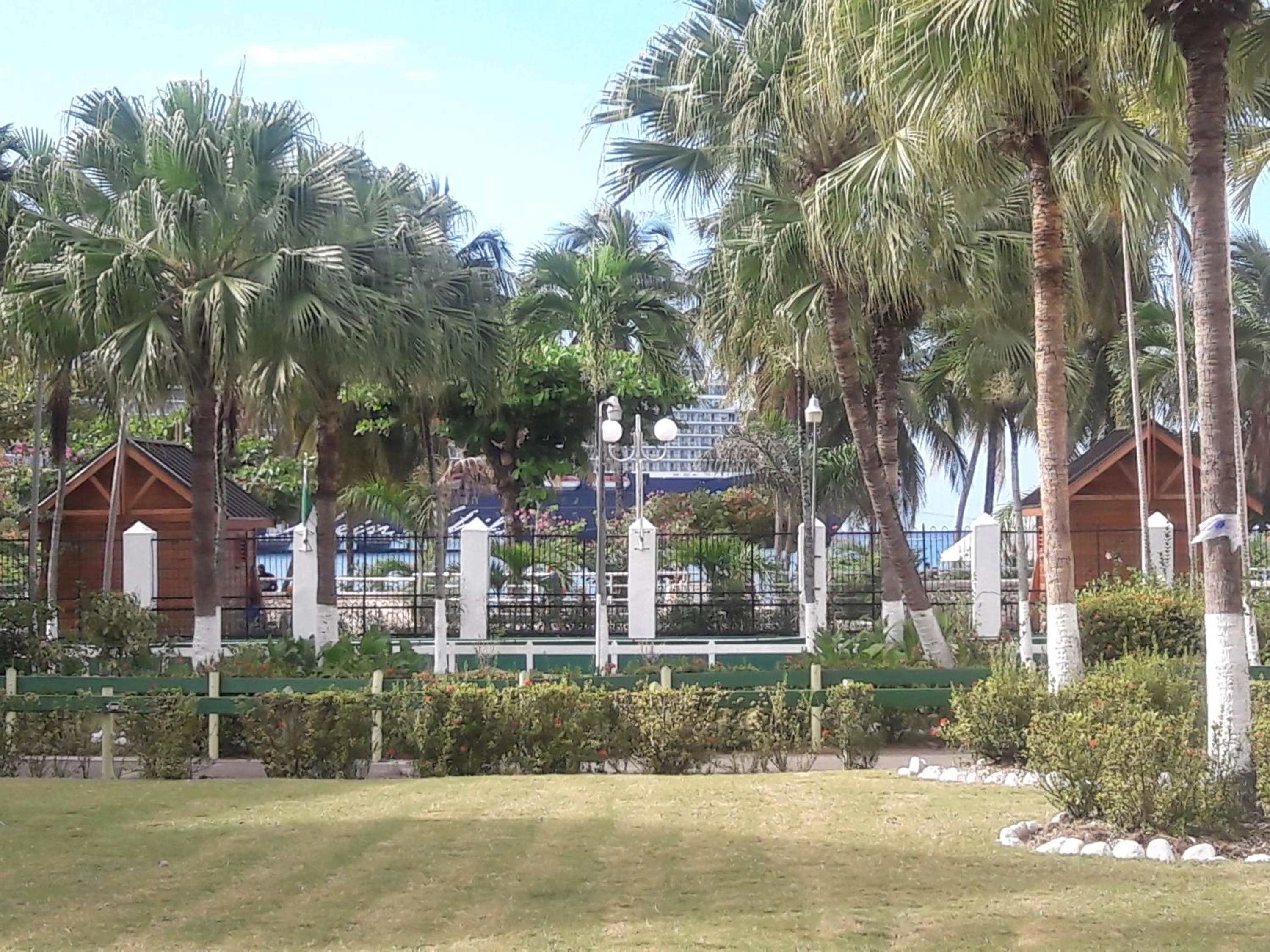 Cool's 1 bedroom Beach & Garden View