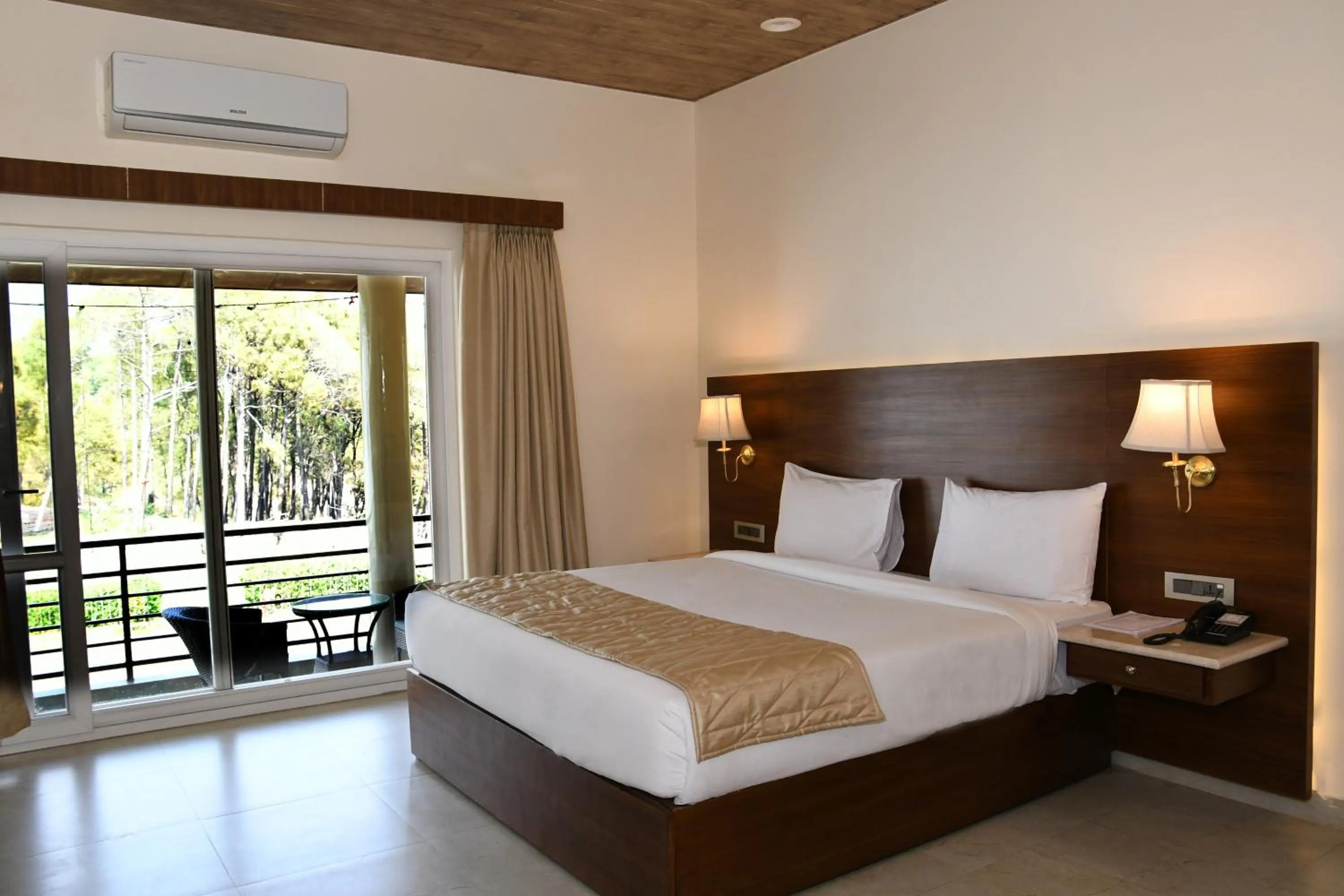 Photo of the whole room, Bed in Mastiff Villa Camellia by OTHPL