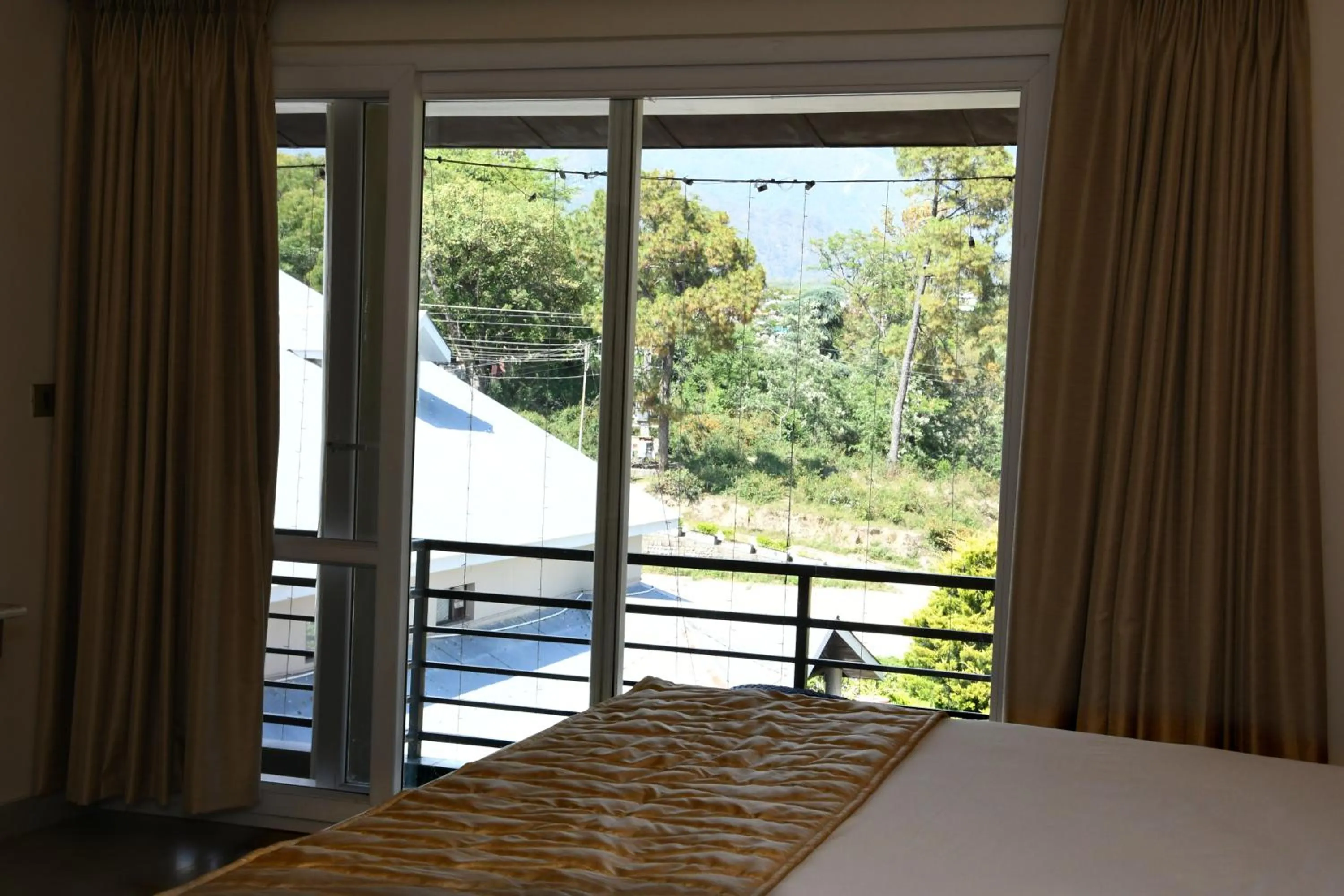 Photo of the whole room, Bed in Mastiff Villa Camellia by OTHPL