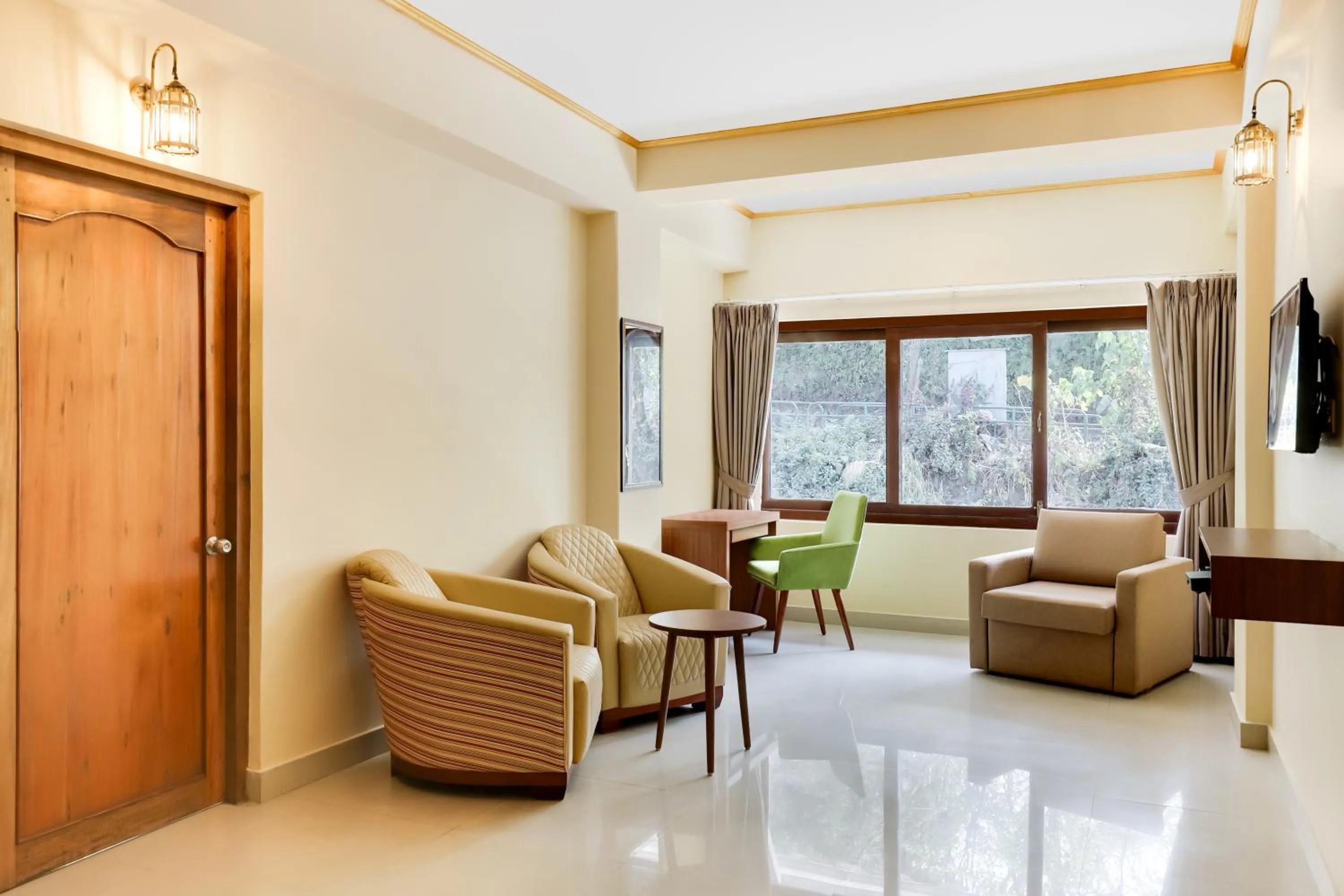 Living room in Mount Himalayan Hotel