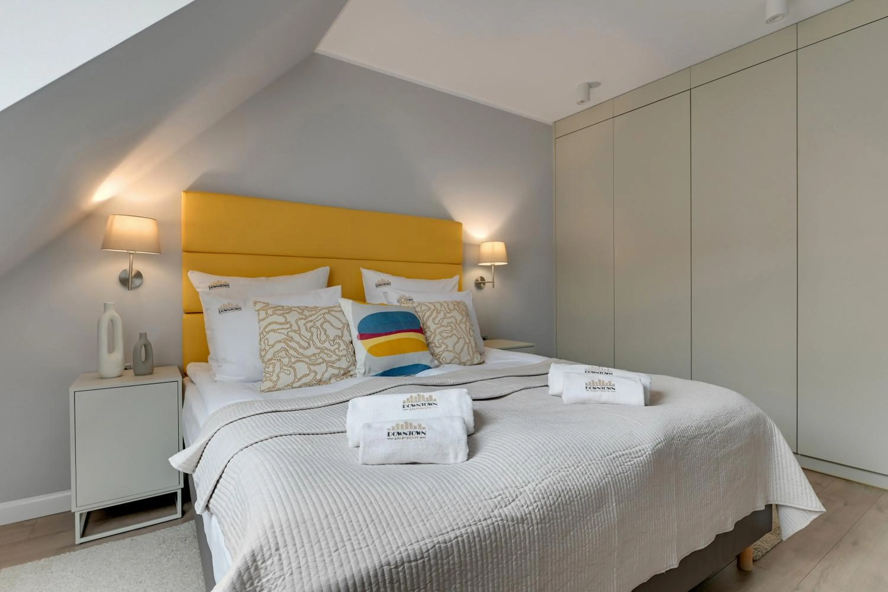 Bed in Aura - Riverside & Parking by Downtown Apartments