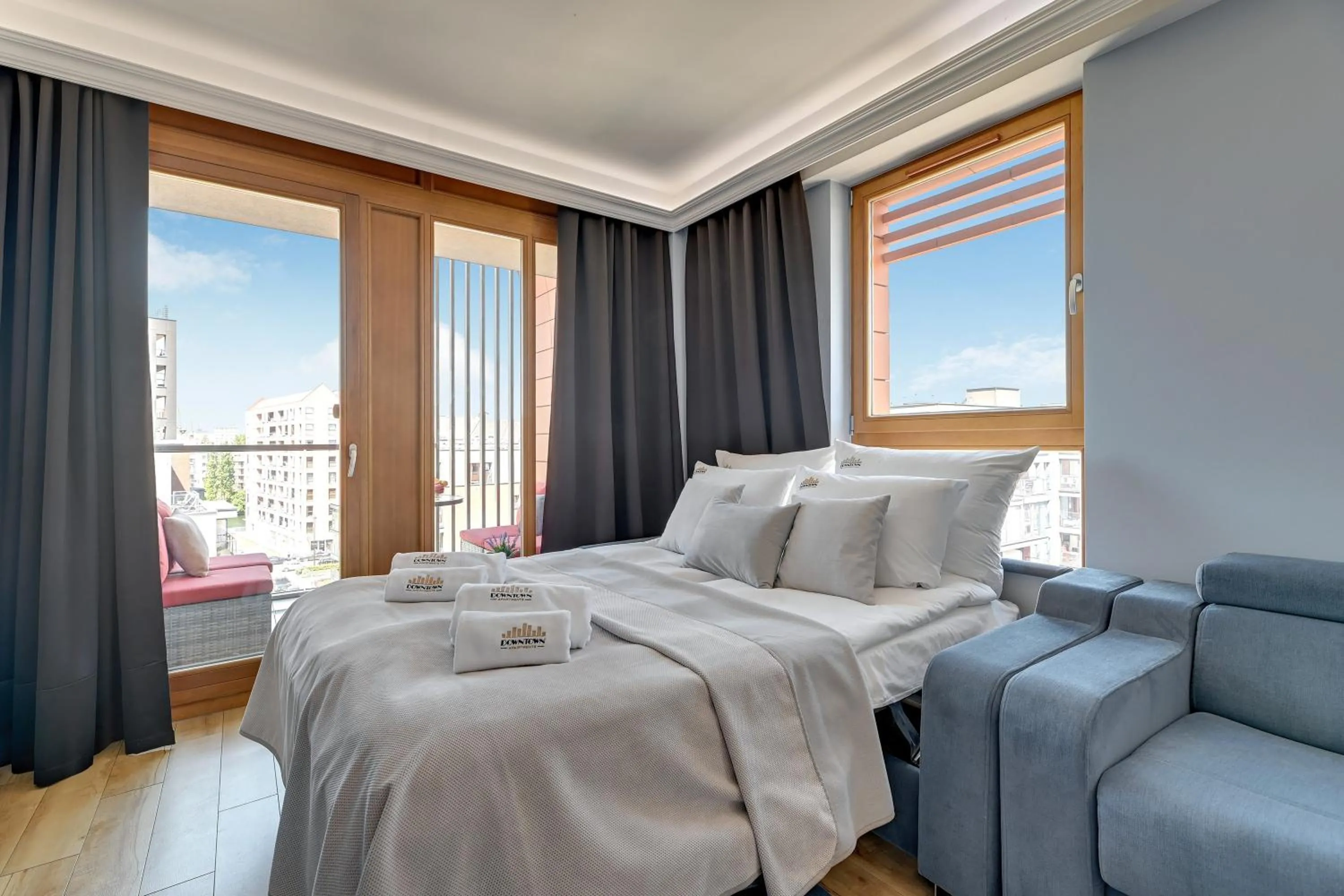 Bed in Aura - Riverside & Parking by Downtown Apartments