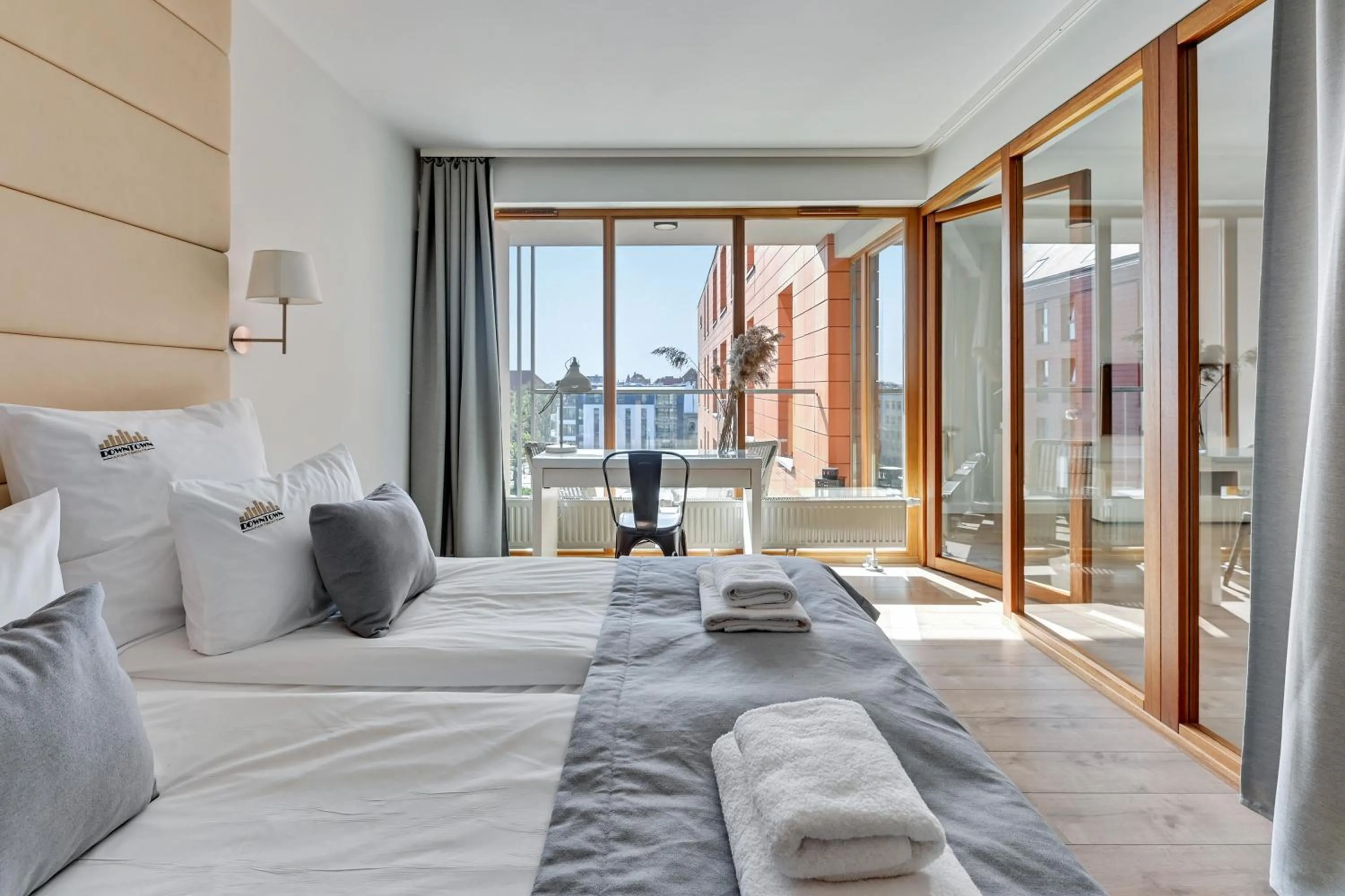 Bed in Aura - Riverside & Parking by Downtown Apartments