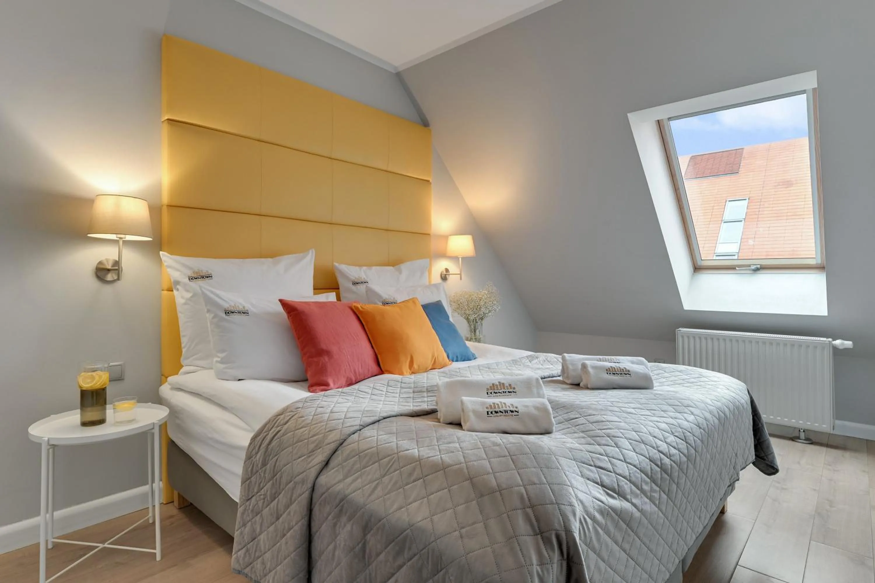 Bed in Aura - Riverside & Parking by Downtown Apartments