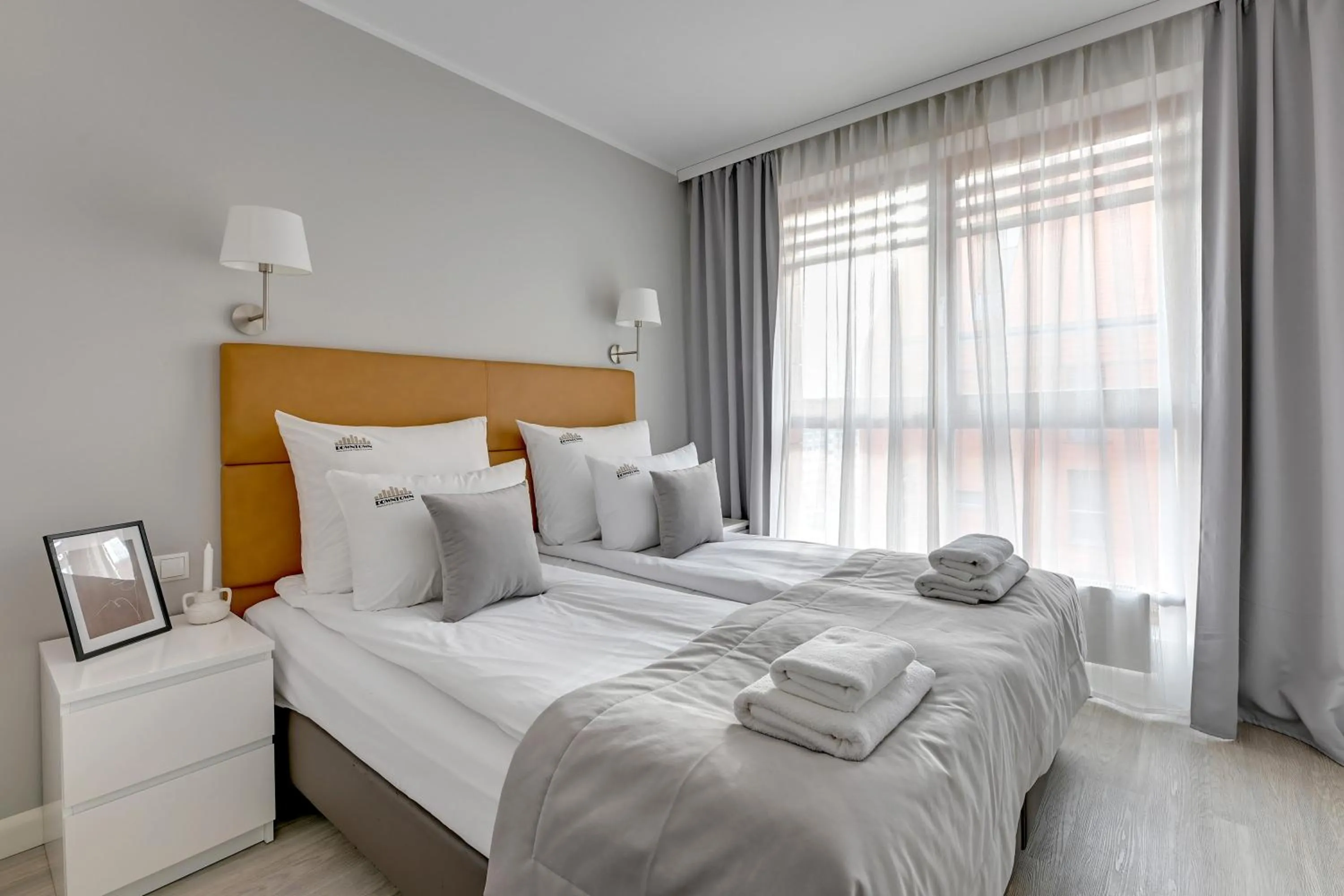 Bed in Aura - Riverside & Parking by Downtown Apartments