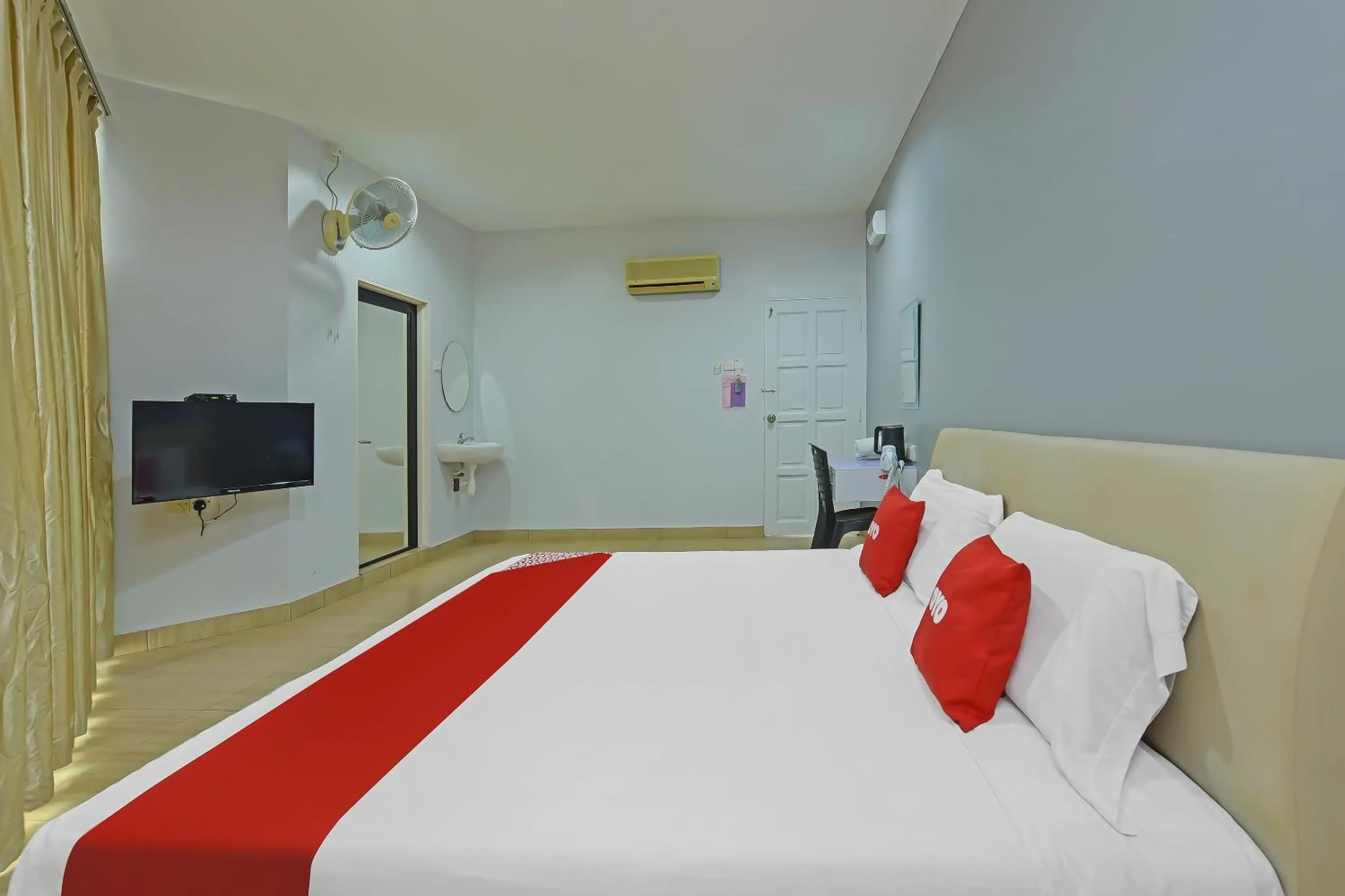 Bedroom, Bed in Hotel O Purple Town