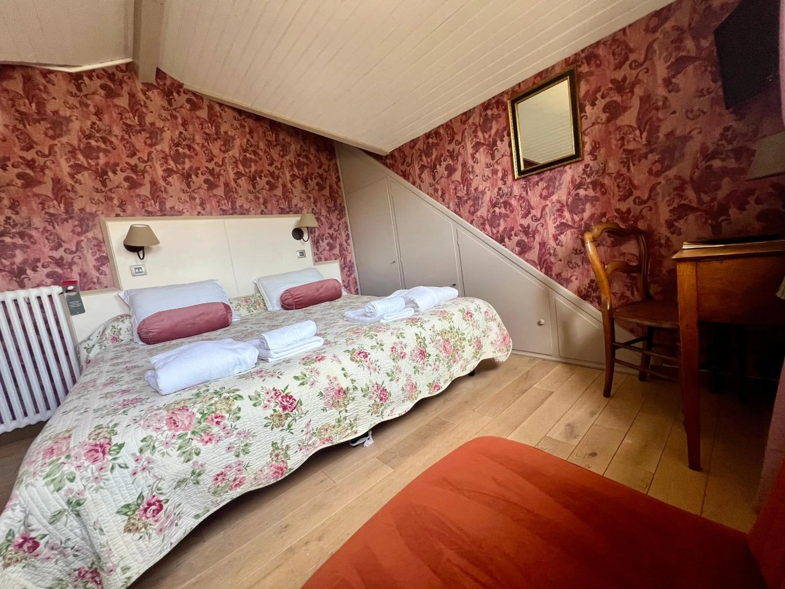 Photo of the whole room, Bed in Hotel Le Ponteil