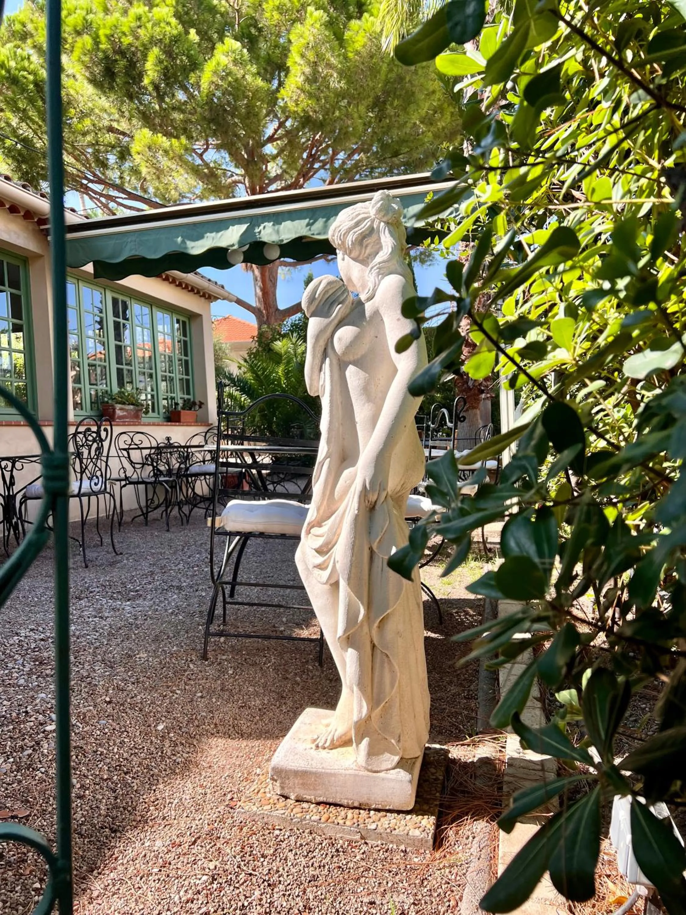 Garden view in Hotel Le Ponteil