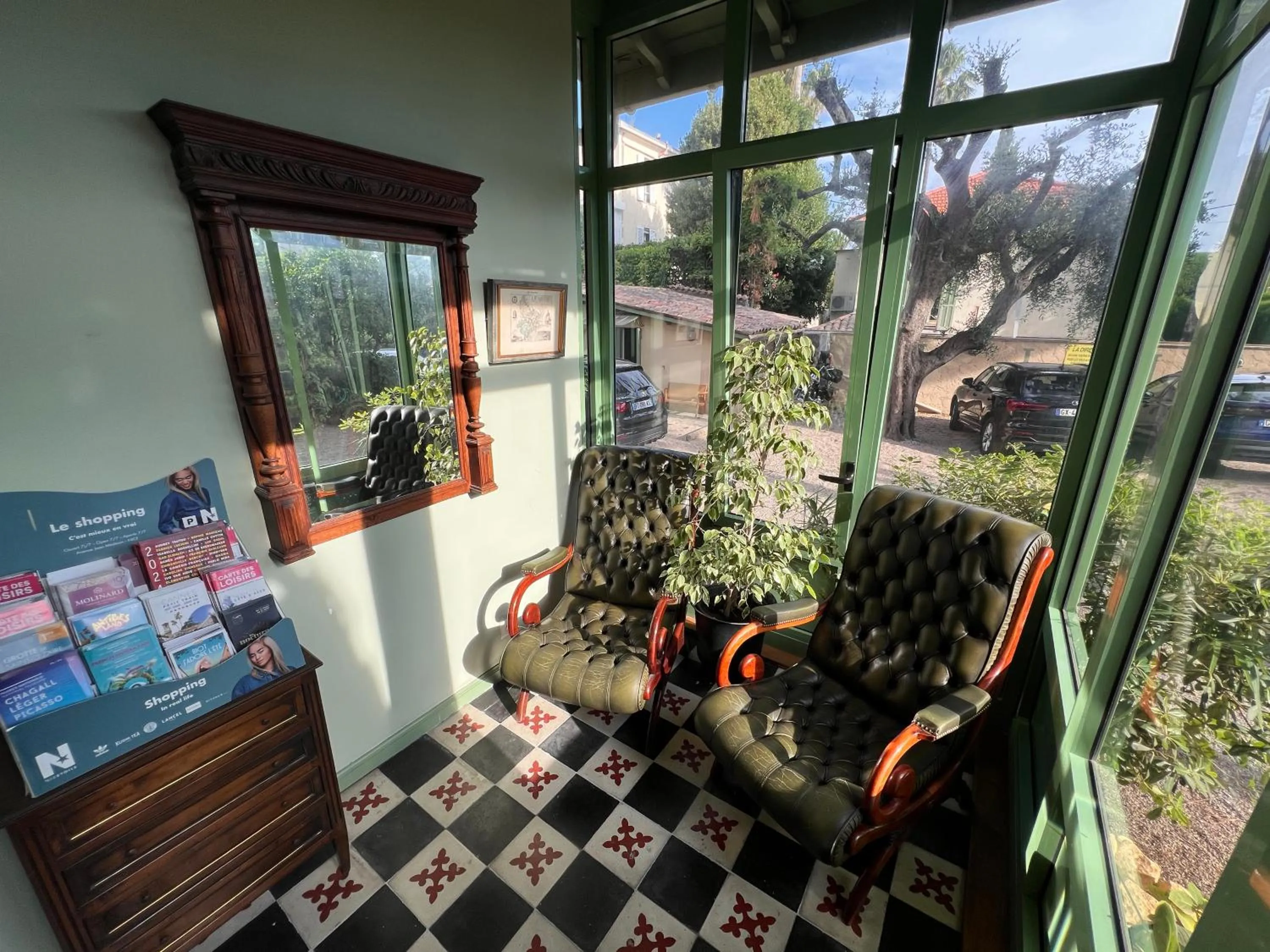 Patio in Hotel Le Ponteil