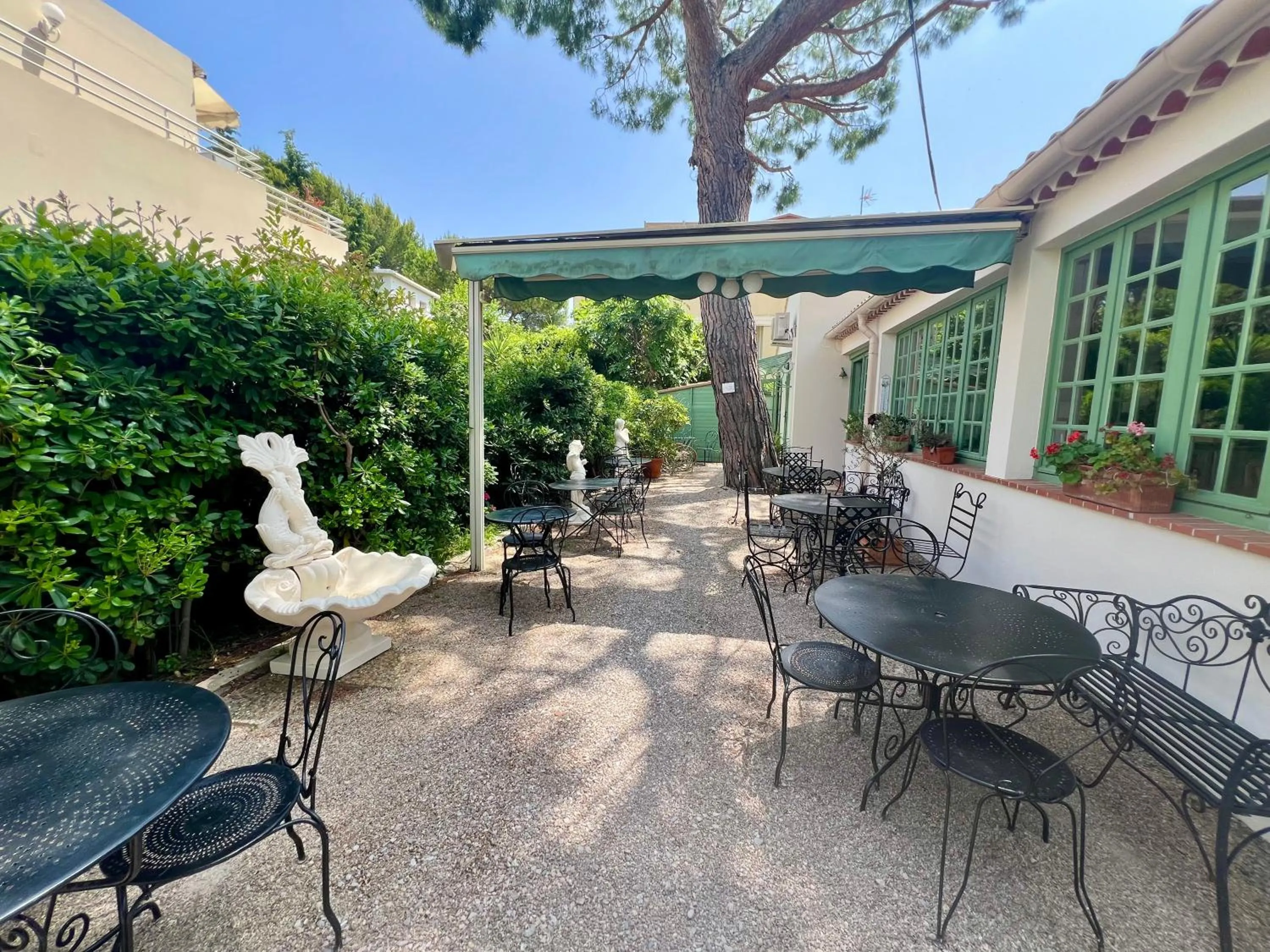 Breakfast in Hotel Le Ponteil