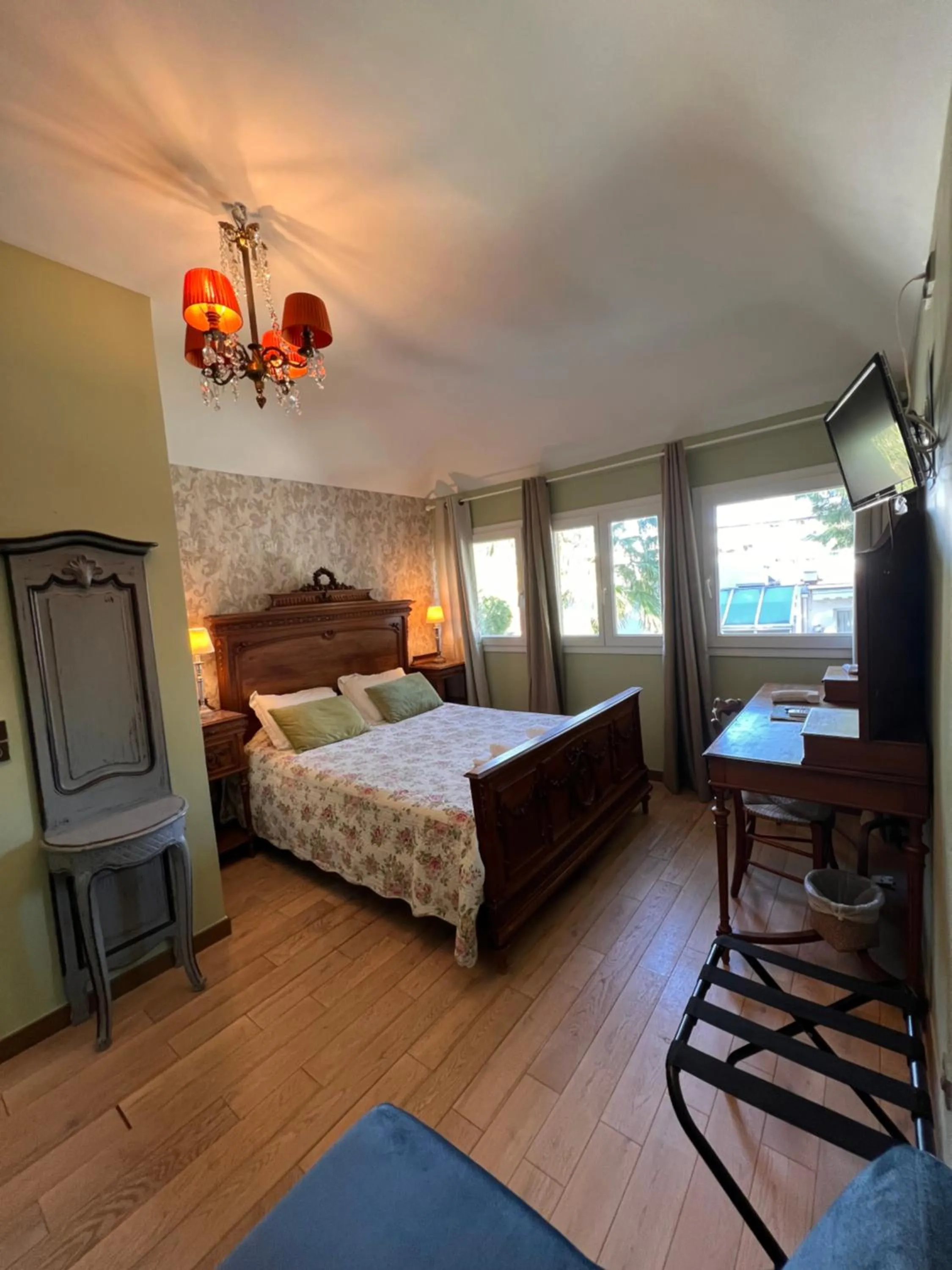 Photo of the whole room, Bed in Hotel Le Ponteil