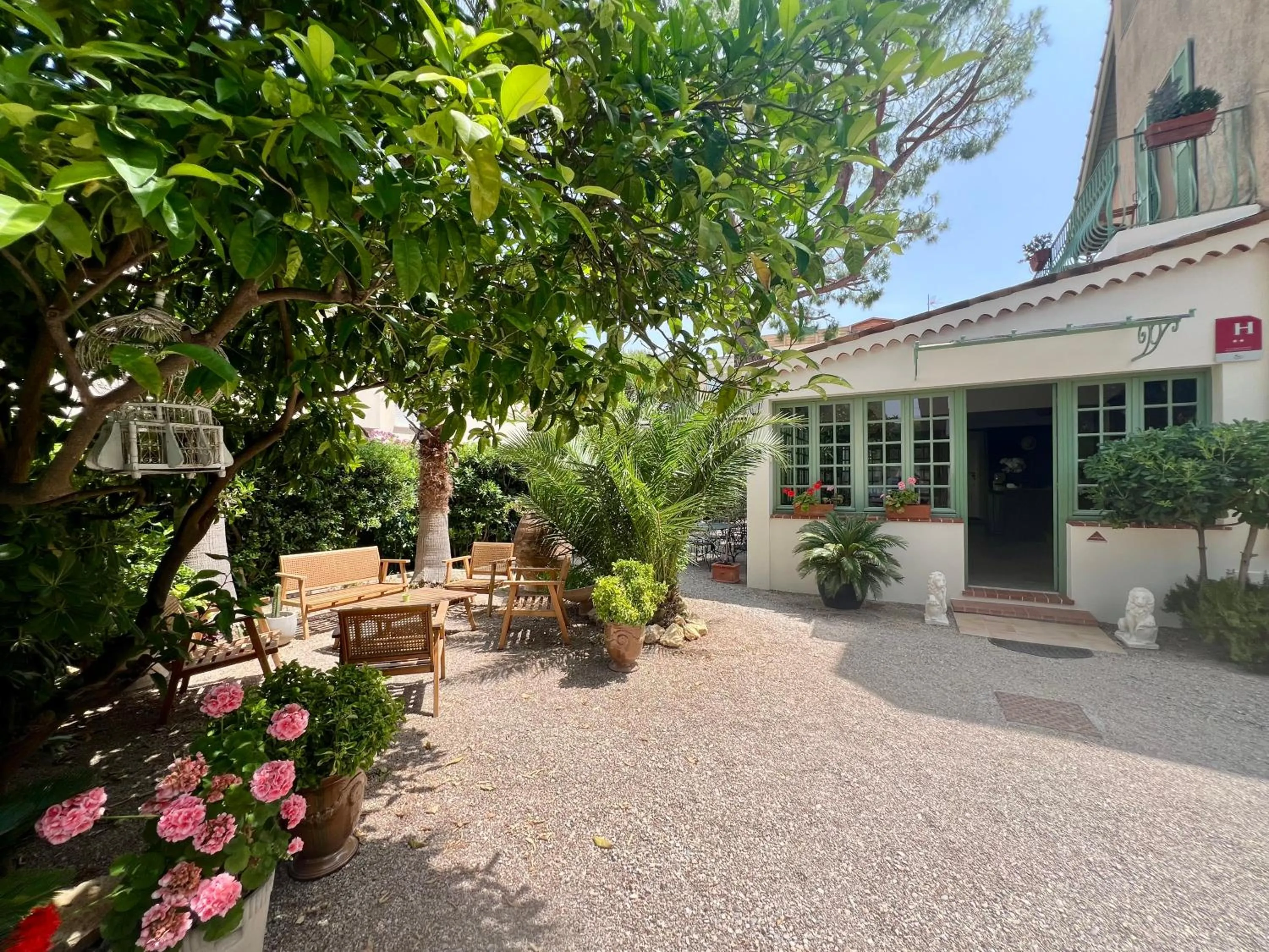 Facade/entrance in Hotel Le Ponteil