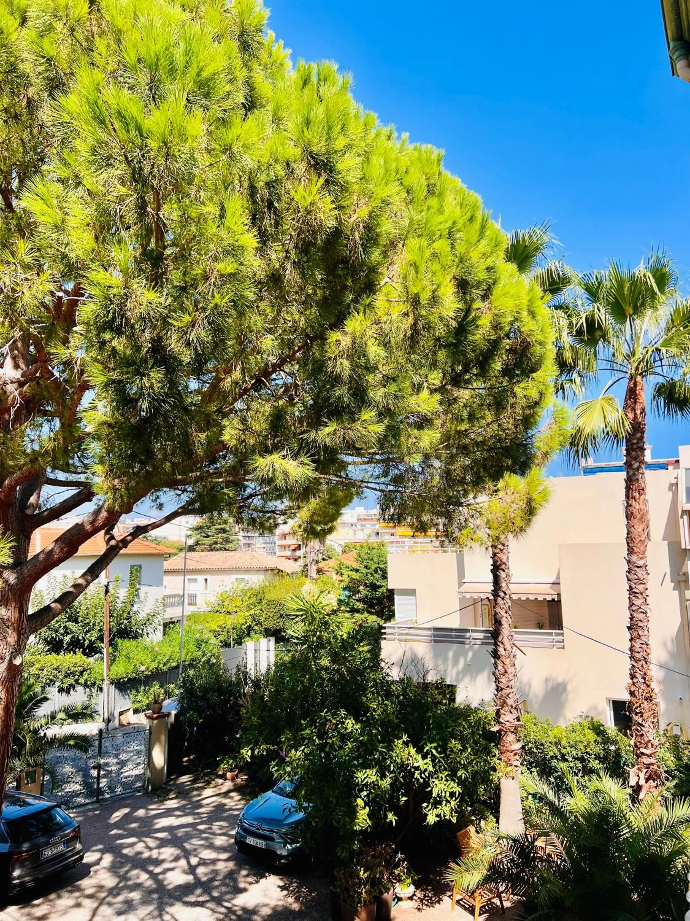 Garden view in Hotel Le Ponteil