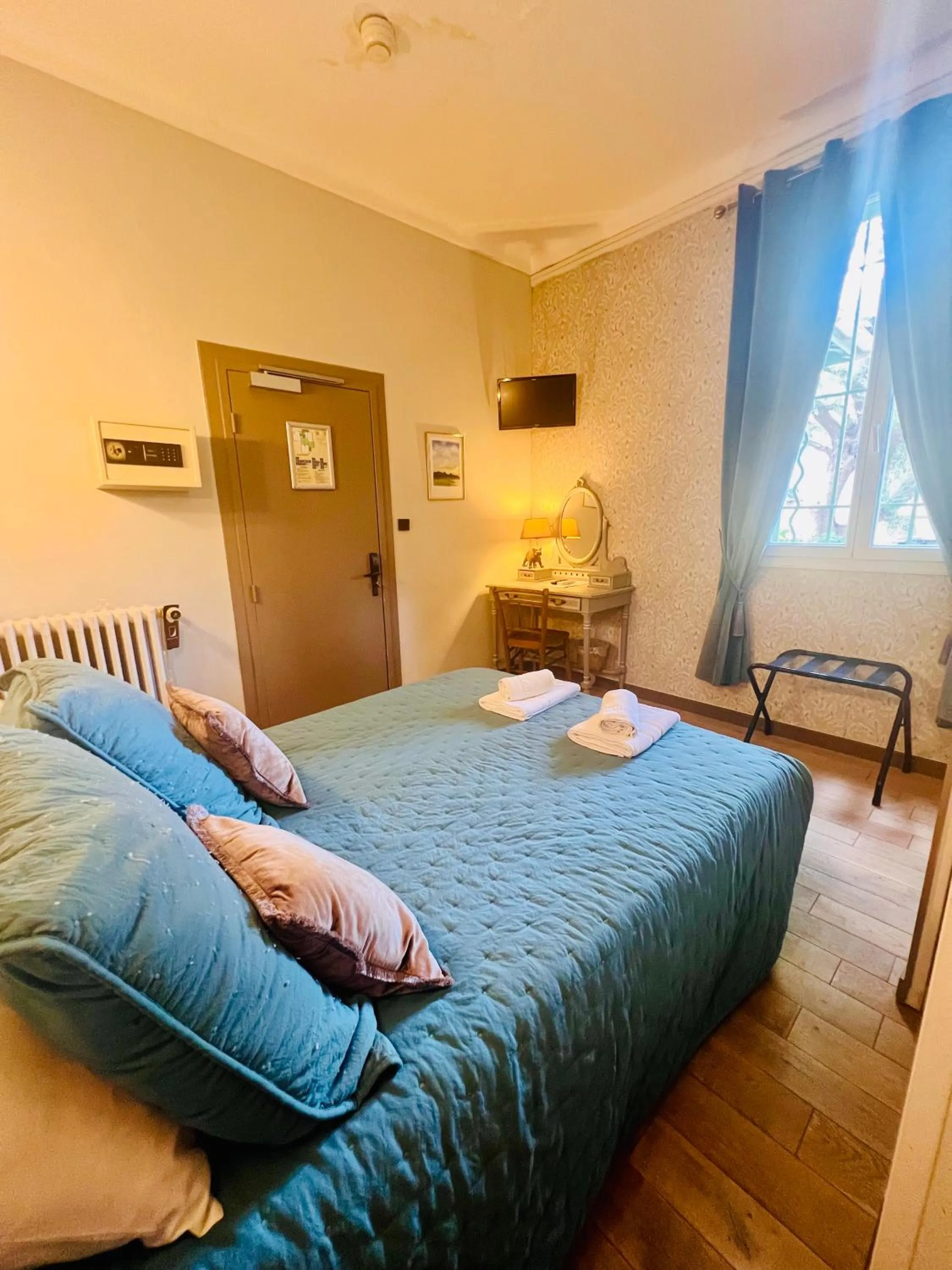 Photo of the whole room, Bed in Hotel Le Ponteil