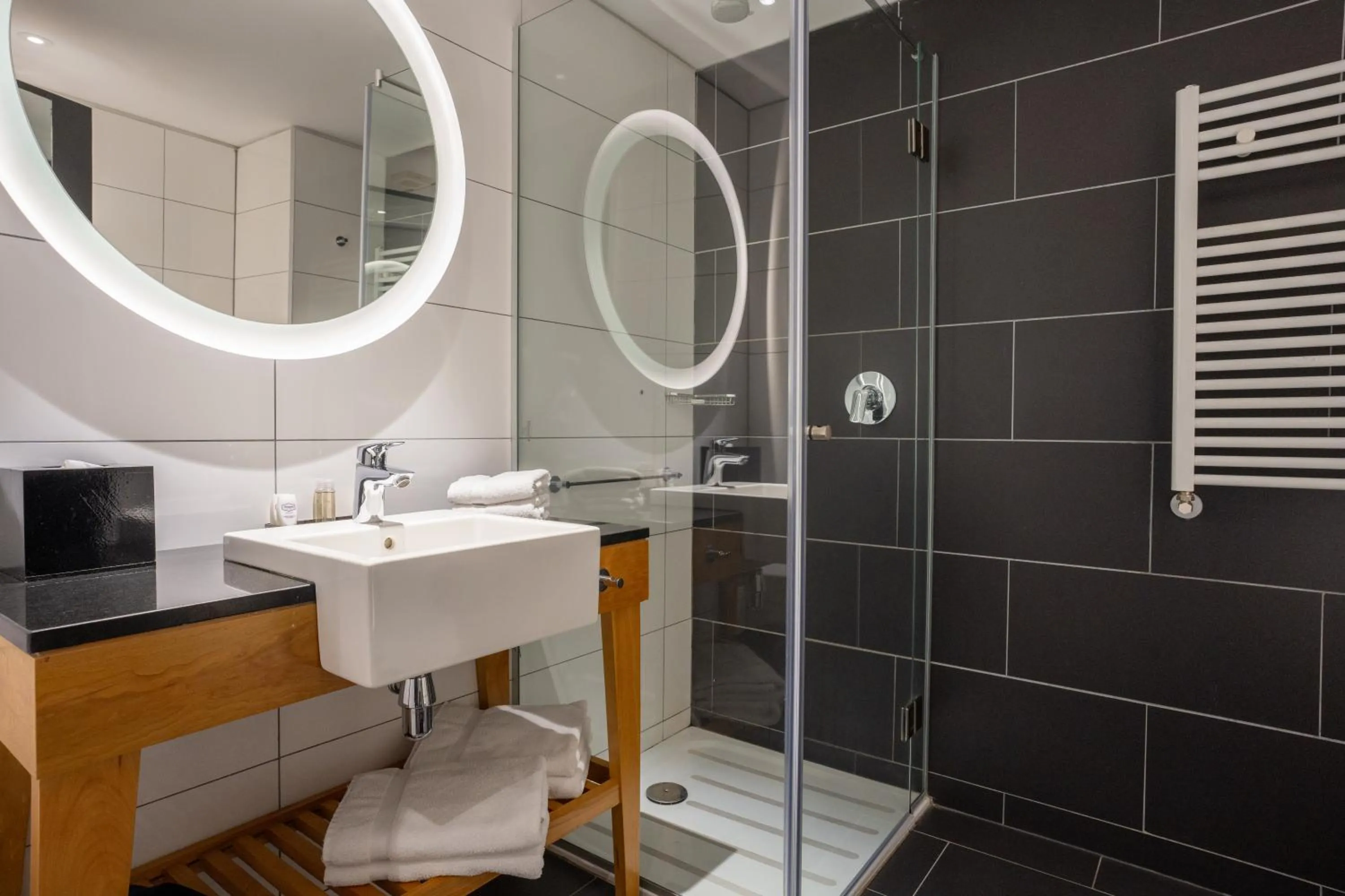 Shower in Hampton By Hilton Bariloche