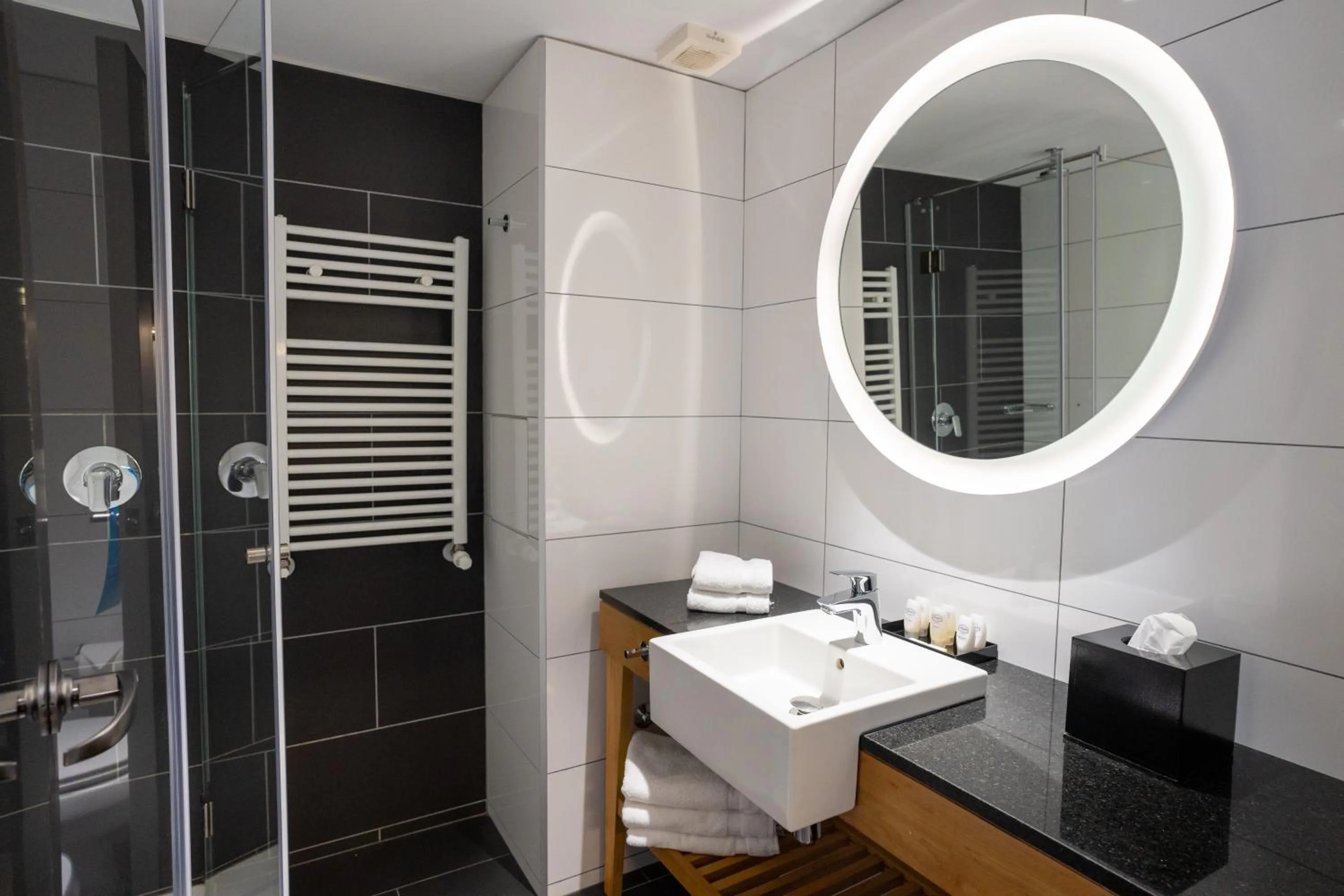 Shower in Hampton By Hilton Bariloche