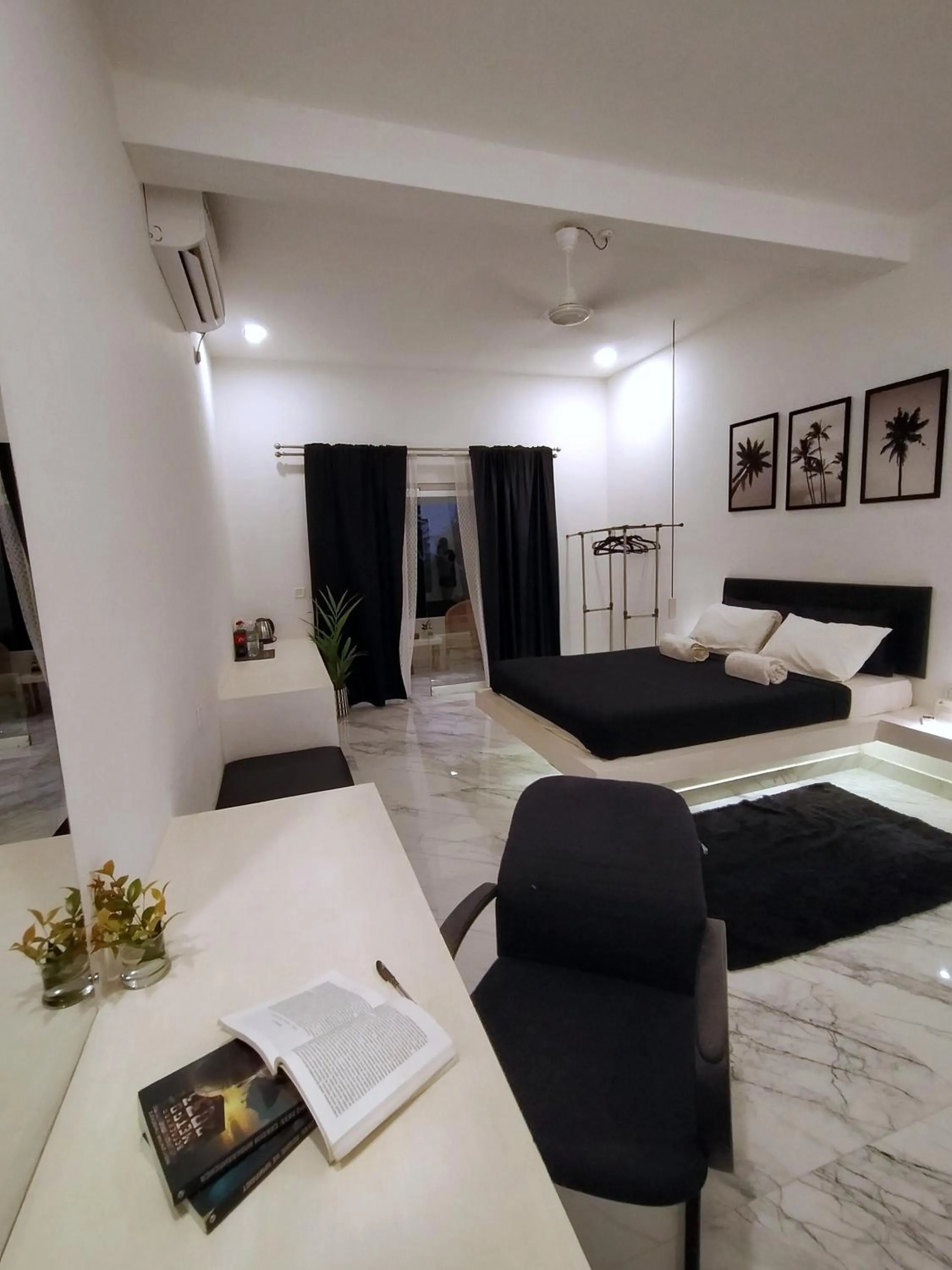 Bedroom, Bed in Satta Beach Deluxe