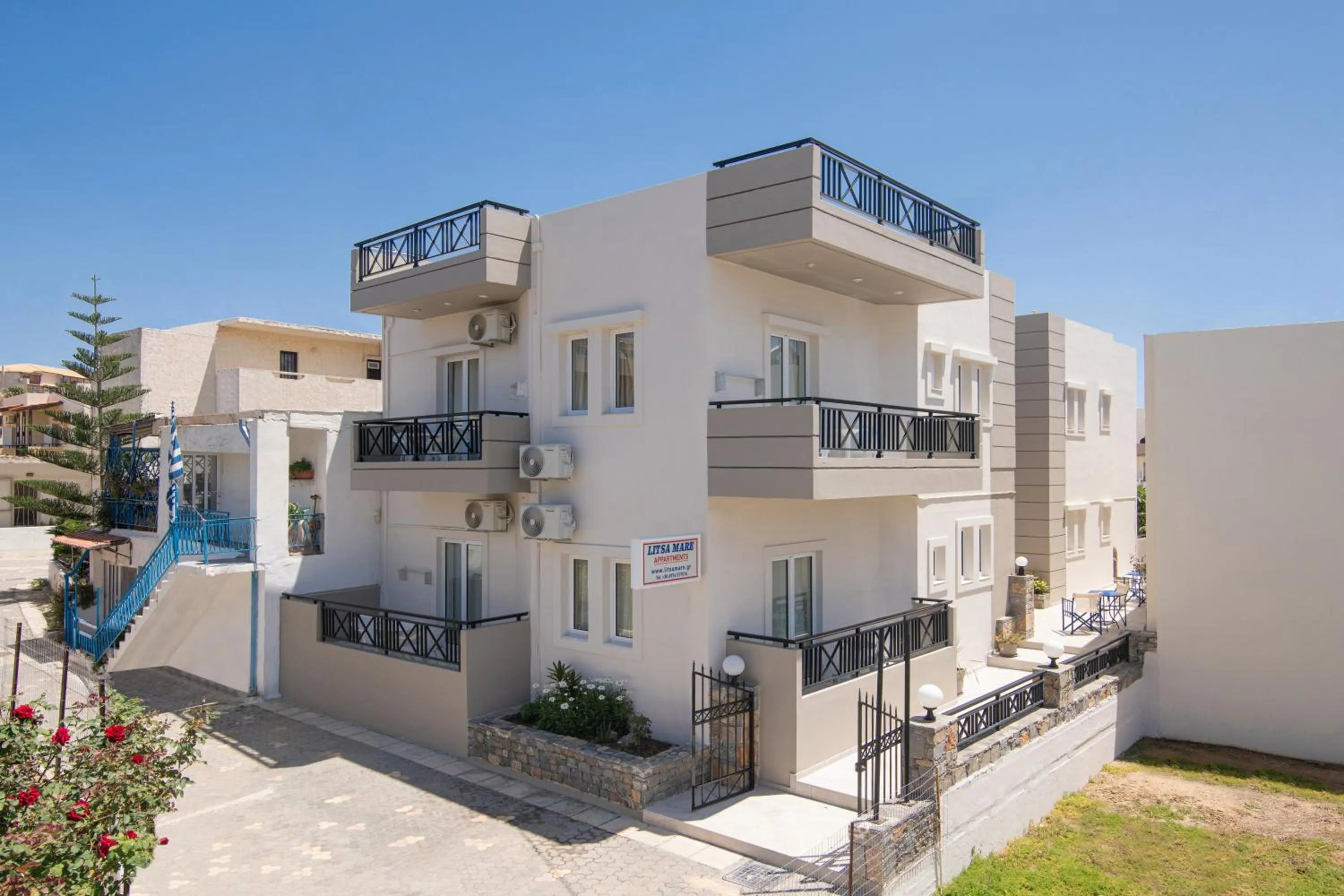 Property building in Litsa Mare Apartments