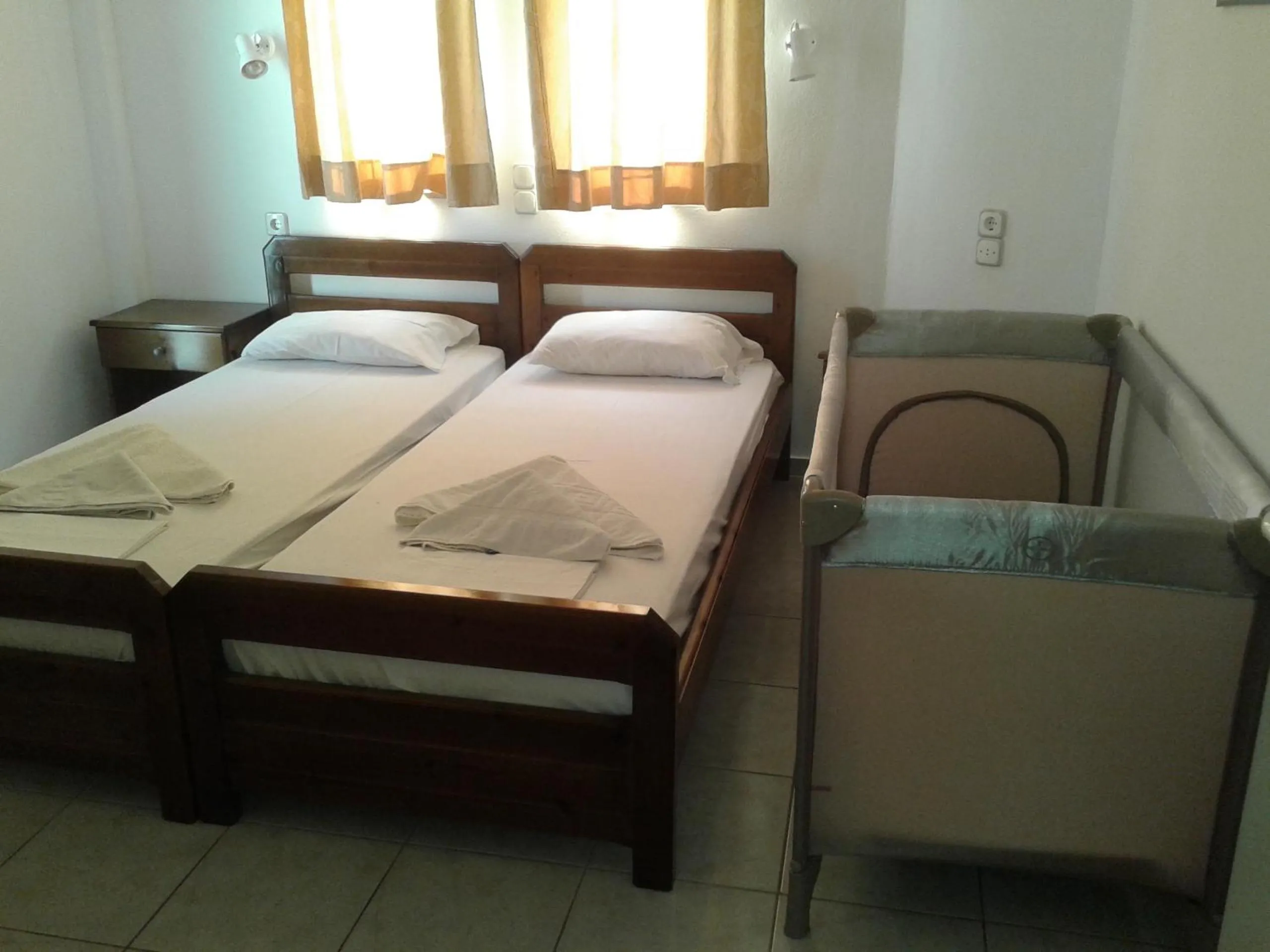 Day in Litsa Mare Apartments