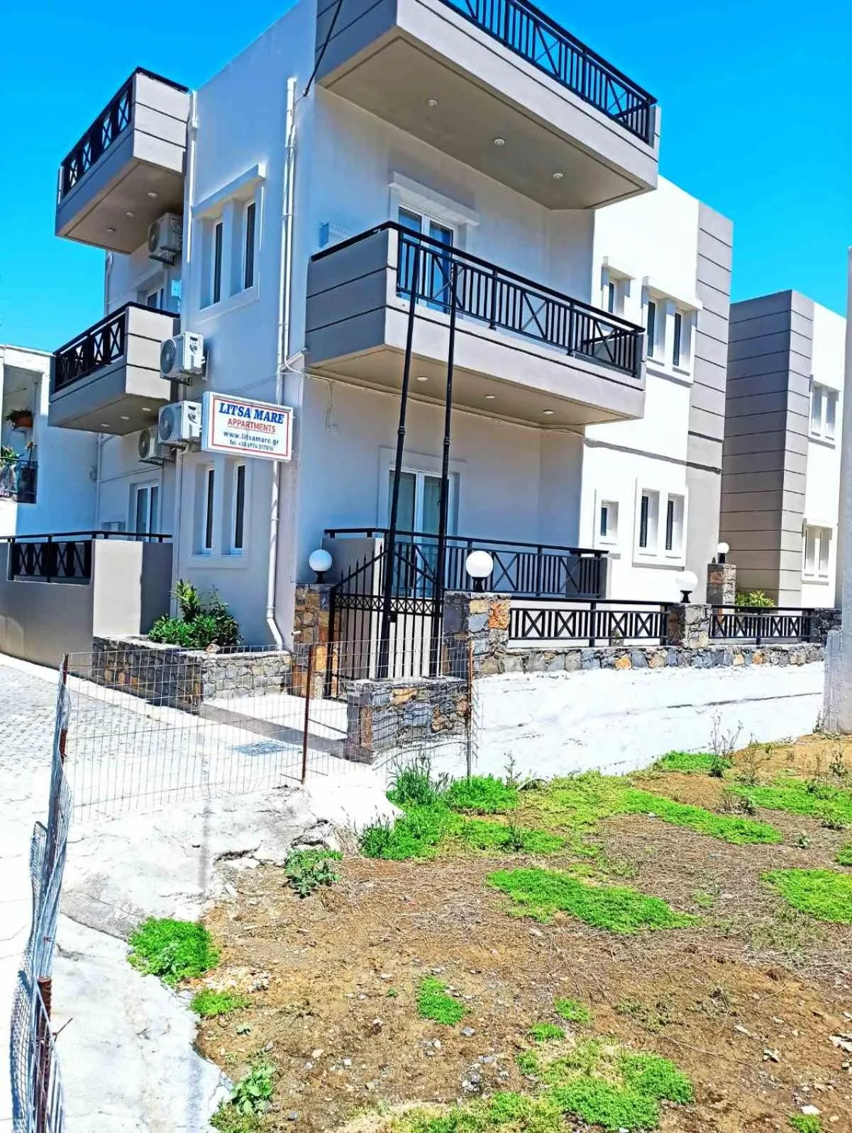 Property building in Litsa Mare Apartments