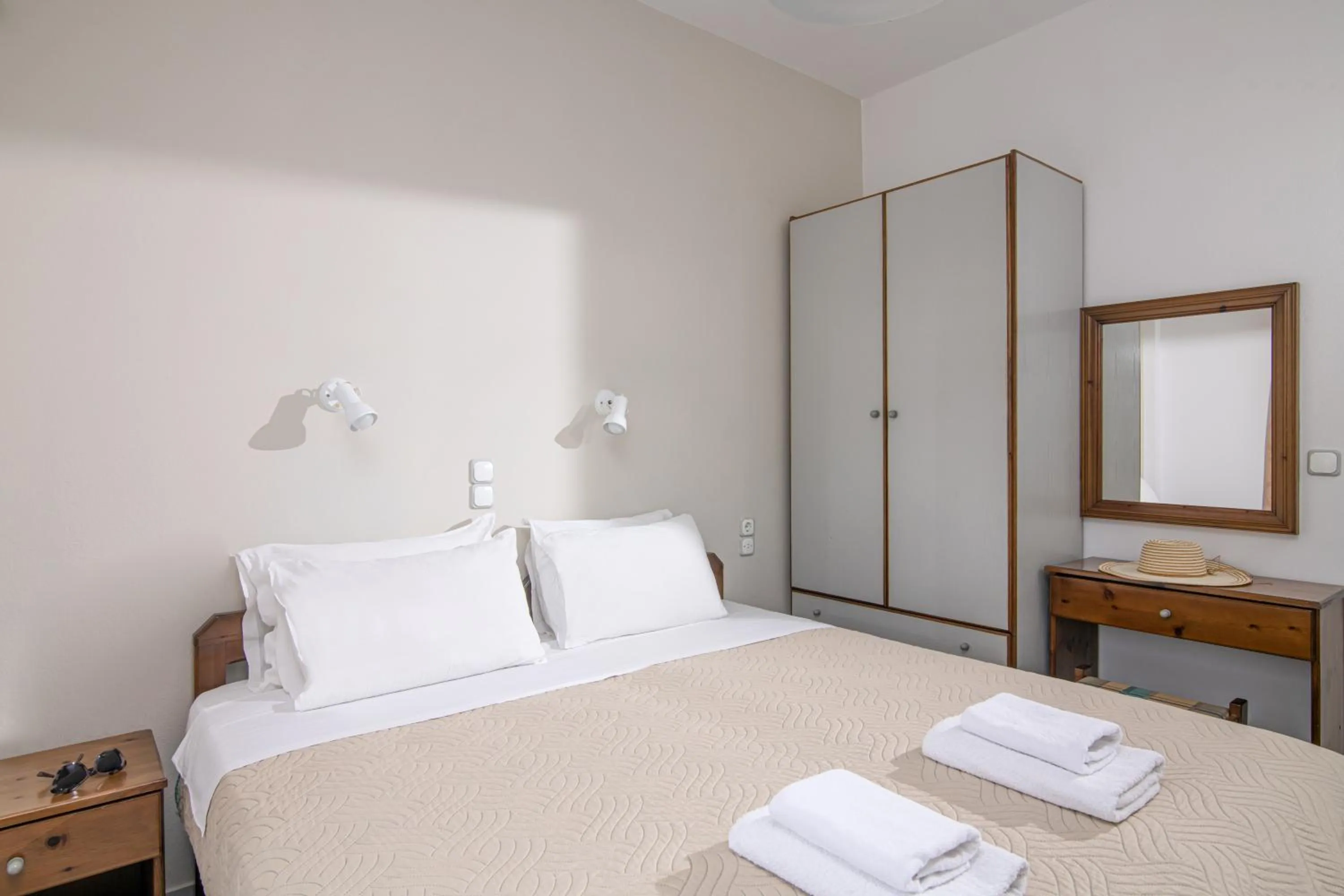 Bed in Litsa Mare Apartments