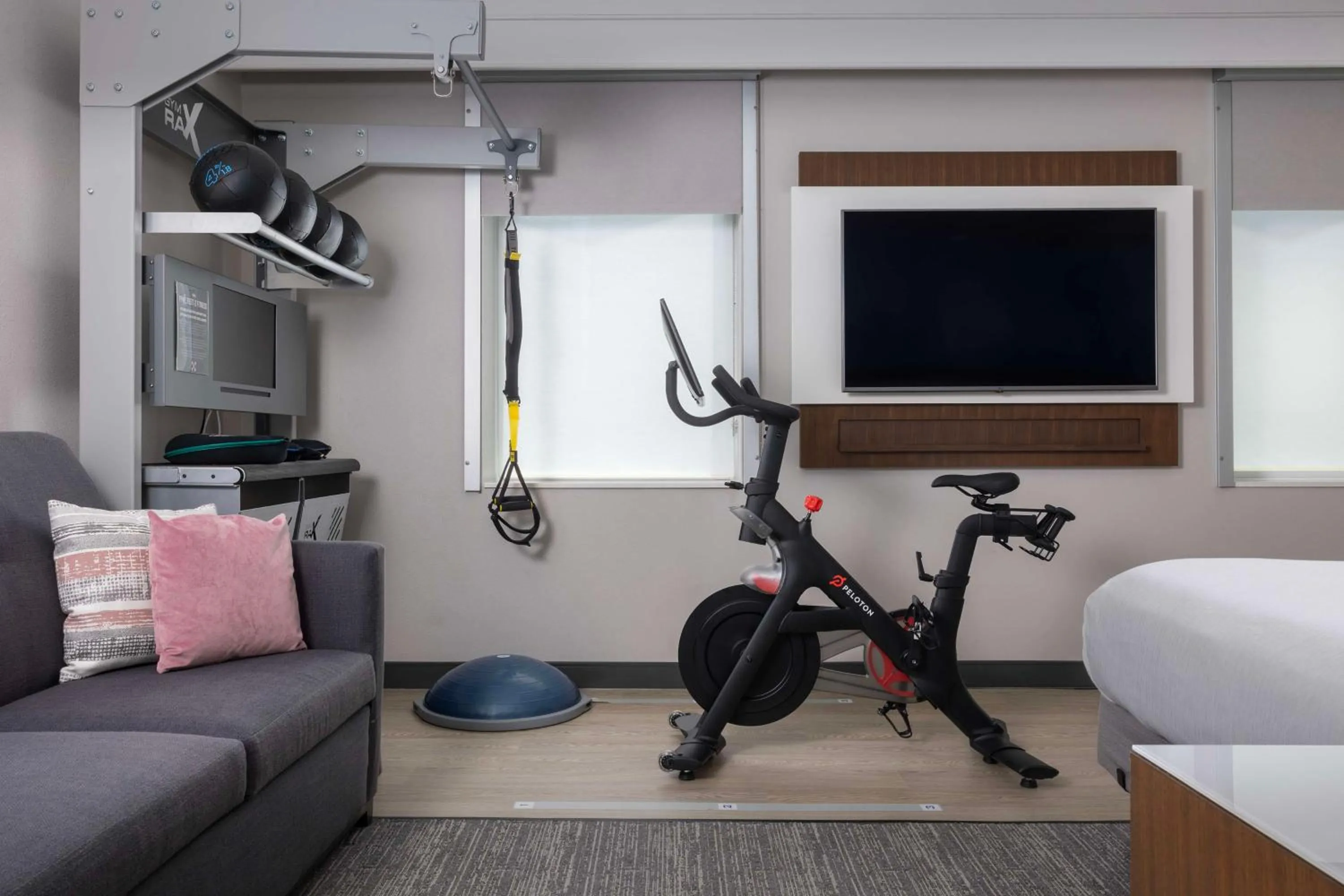 Bed in Embassy Suites By Hilton Knoxville Downtown