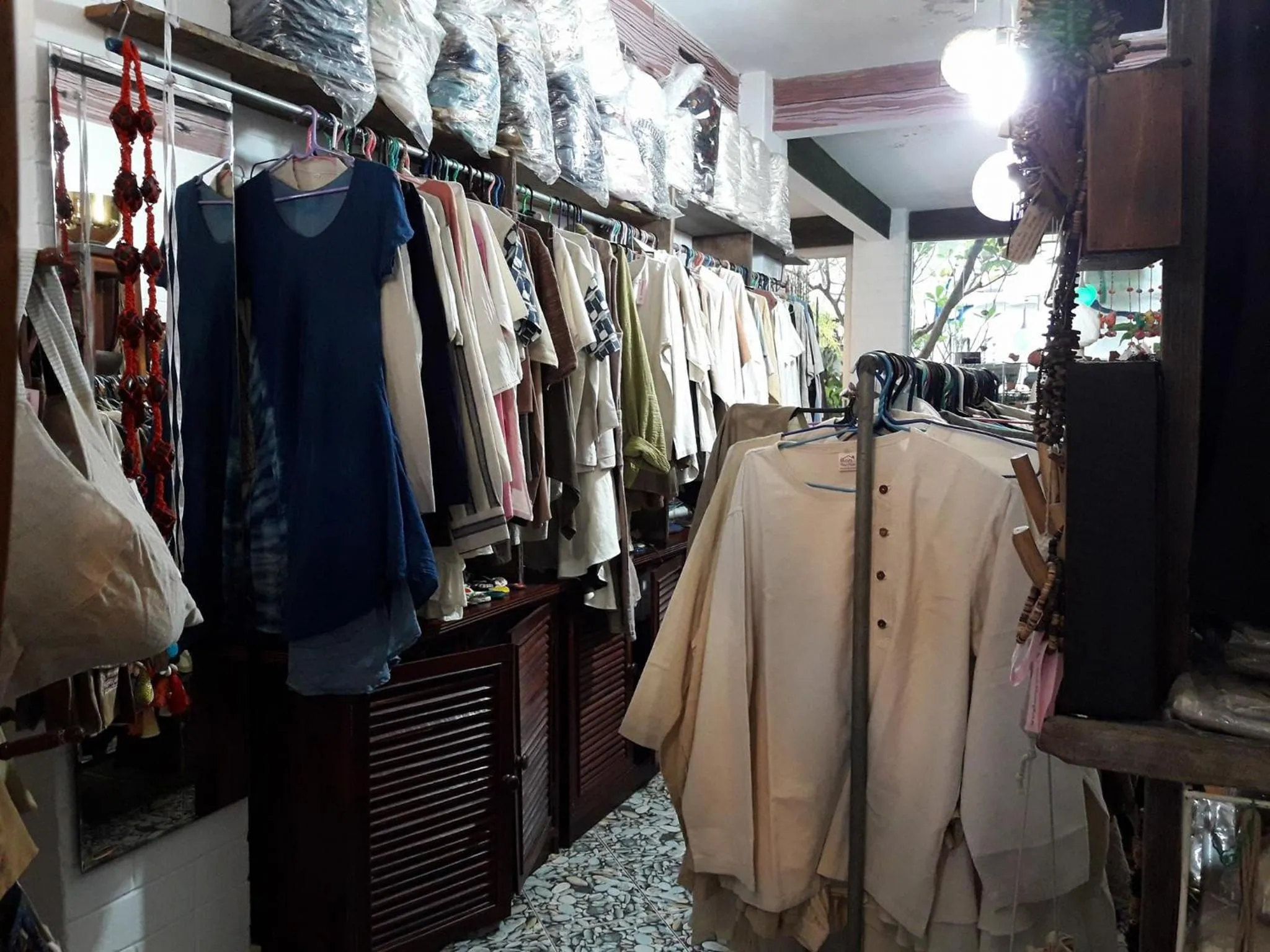 On-site shops in Banthorphan Resort