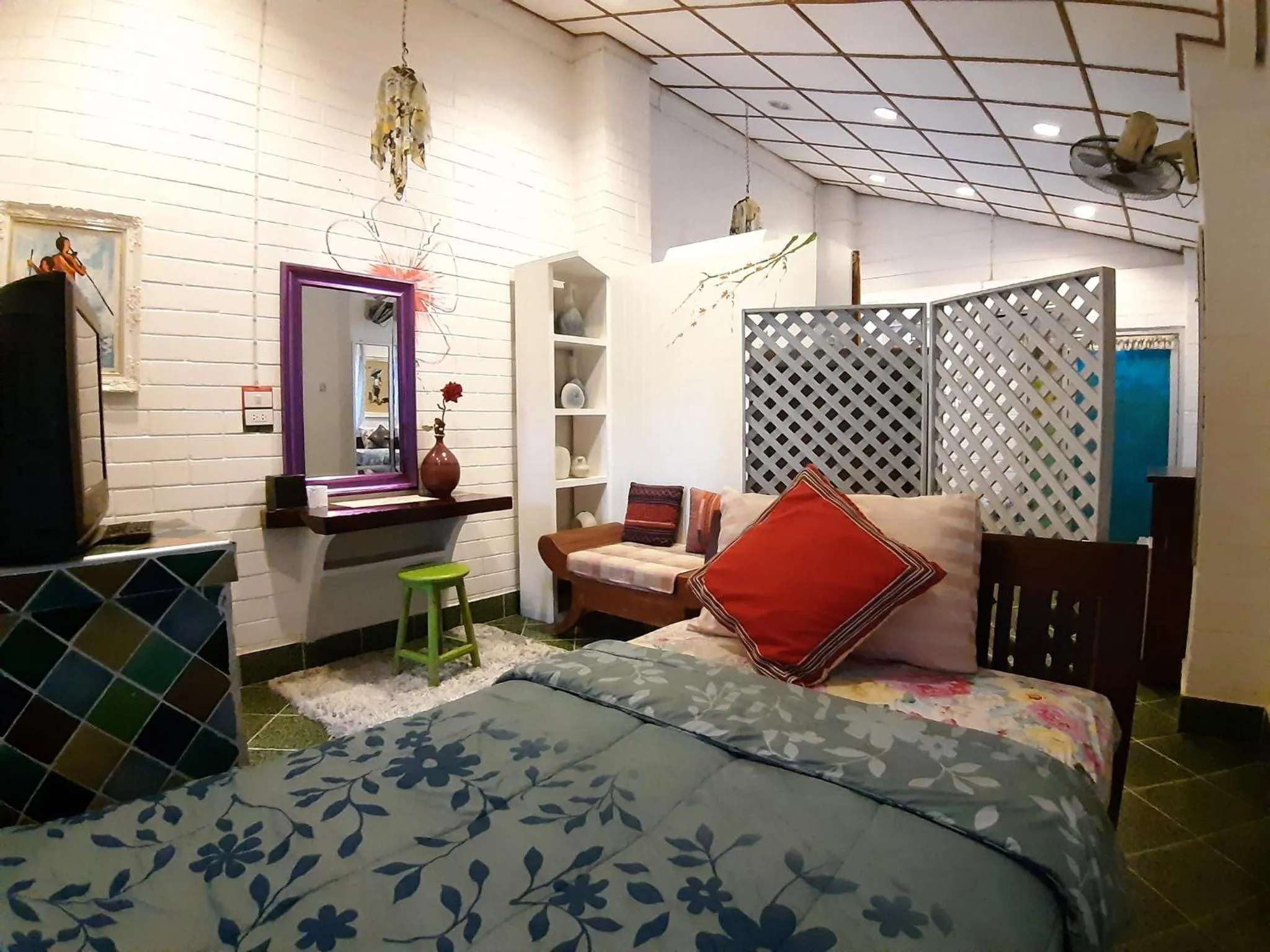 Bed in Banthorphan Resort