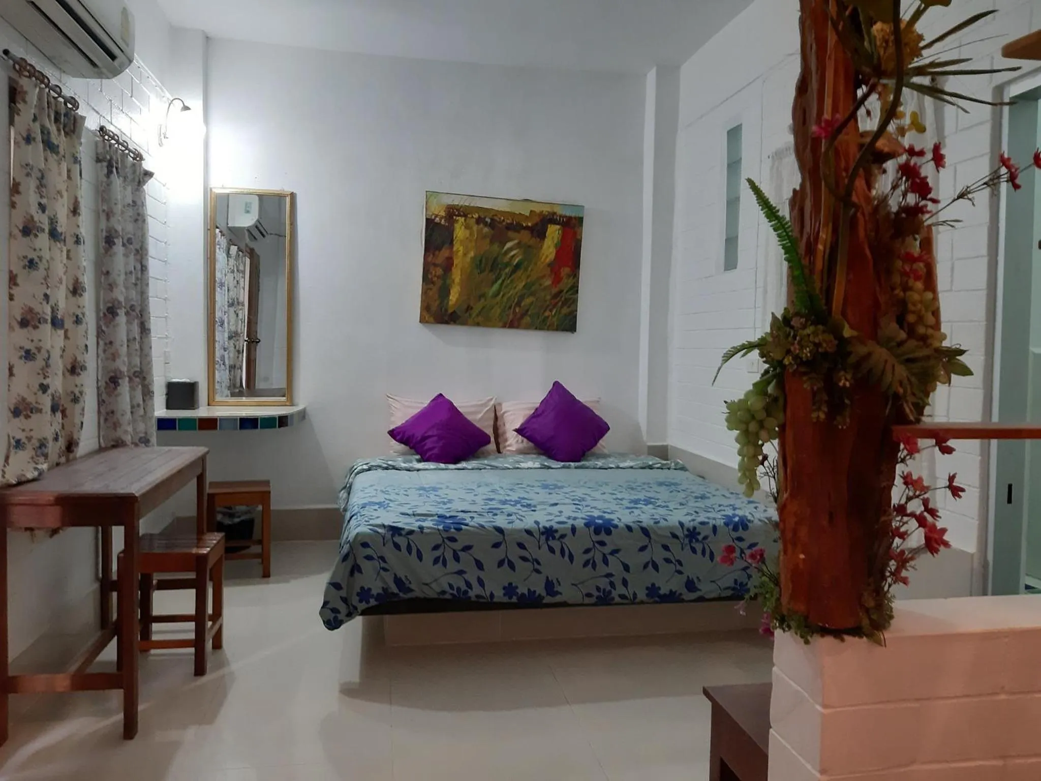 Bed in Banthorphan Resort