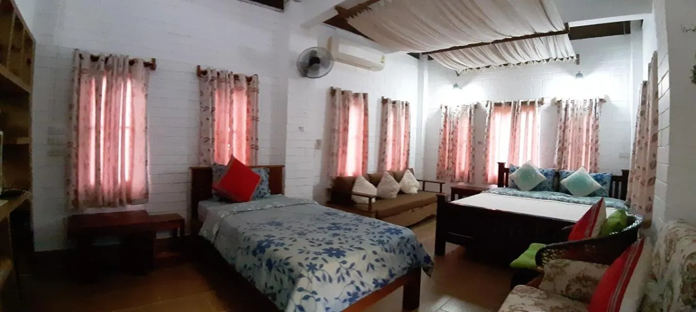 Bed in Banthorphan Resort